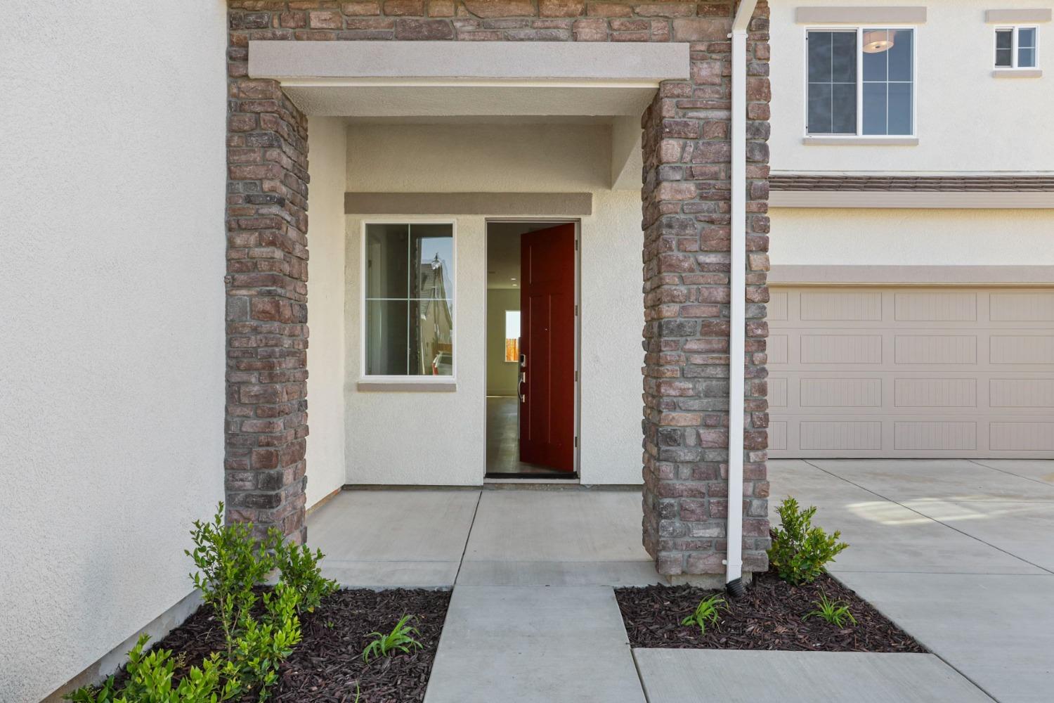 Paramount Lane, Manteca, California image 3