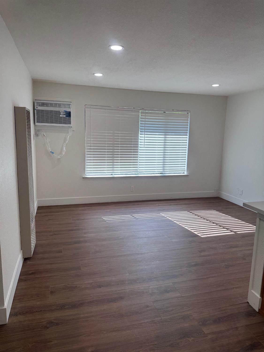 Detail Gallery Image 4 of 7 For 6724 Plymouth Rd #50,  Stockton,  CA 95207 - 1 Beds | 1 Baths