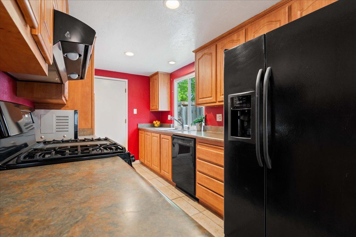 Detail Gallery Image 3 of 38 For 6385 Arcadia Ave, Loomis,  CA 95650 - 3 Beds | 2 Baths