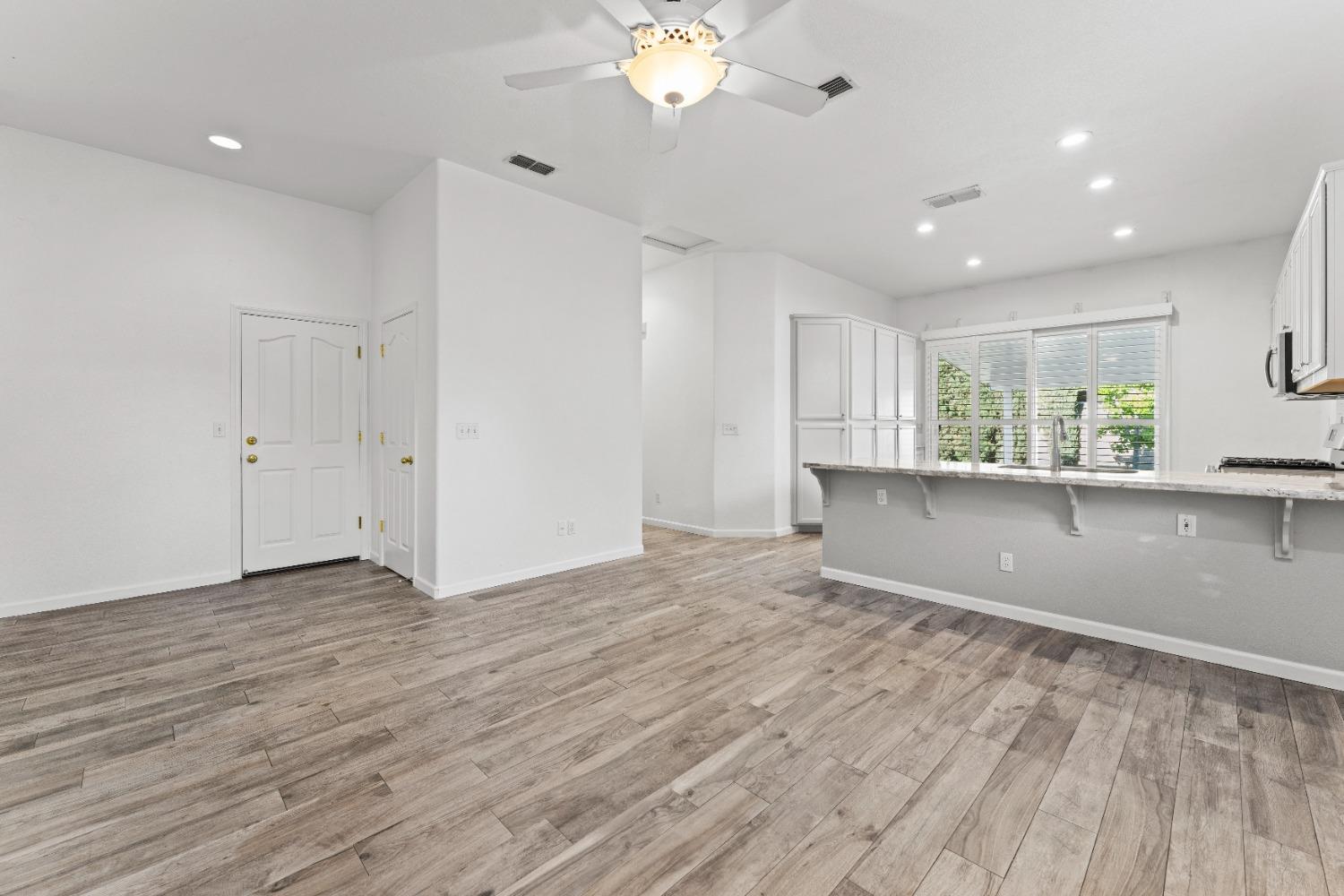 Detail Gallery Image 11 of 32 For 6222 Virk Ln, Citrus Heights,  CA 95621 - 2 Beds | 2 Baths