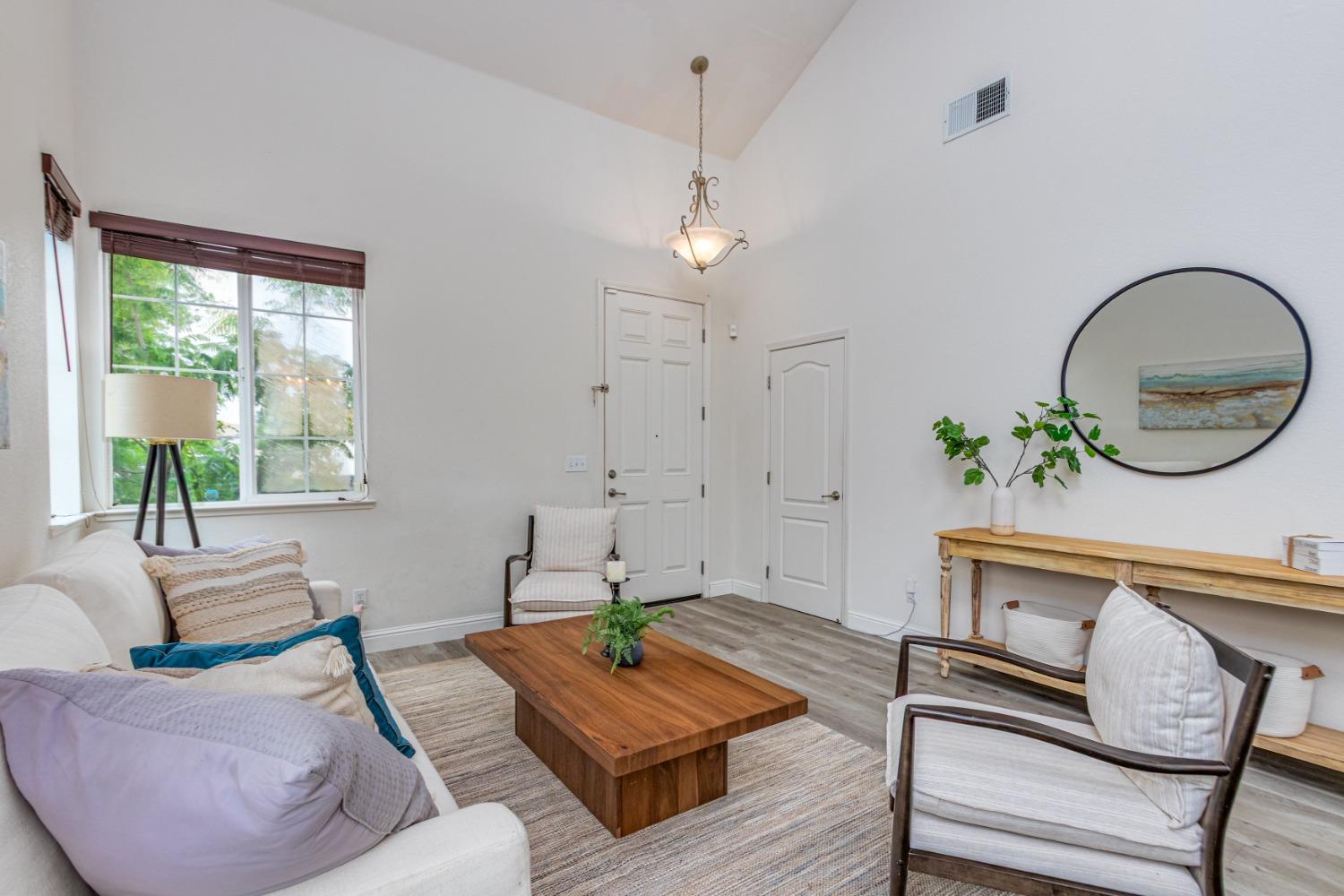 Detail Gallery Image 5 of 33 For 9090 Piazza Ct, Elk Grove,  CA 95624 - 4 Beds | 2/1 Baths