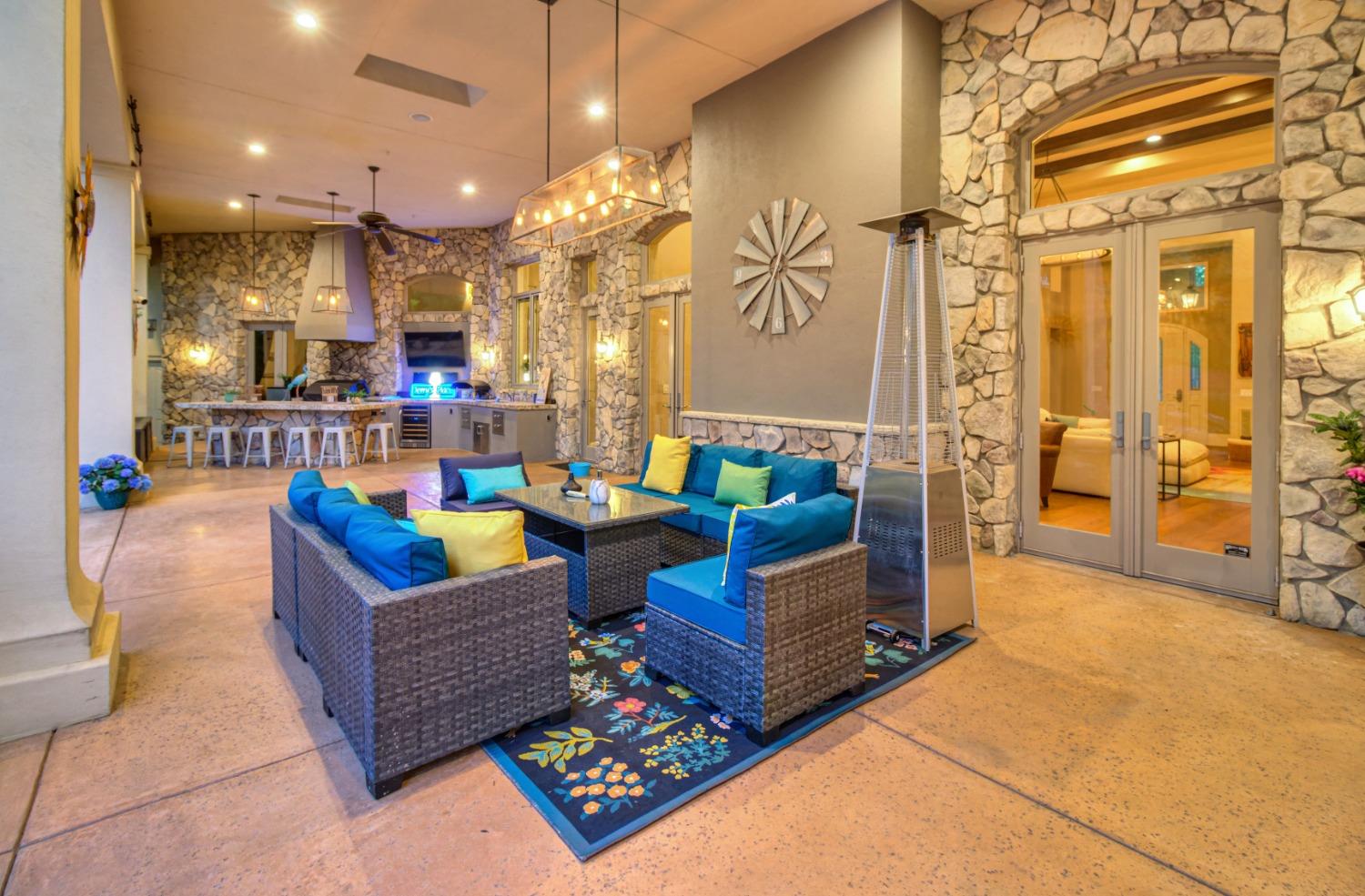 Detail Gallery Image 60 of 81 For 5011 Jardin Ln, Carmichael,  CA 95608 - 4 Beds | 4 Baths