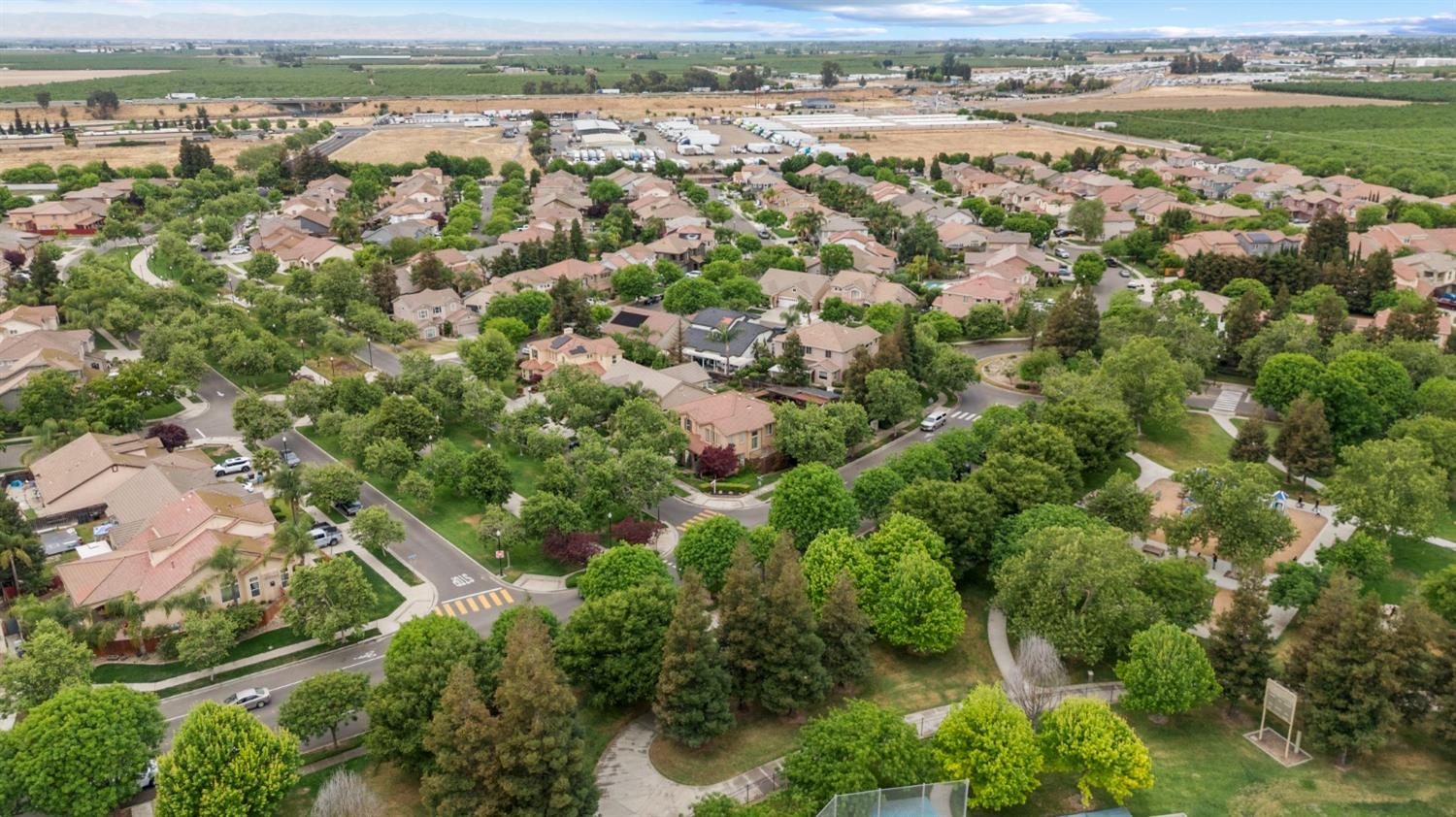 Detail Gallery Image 5 of 66 For 2881 Paseo Entrada Rd, Turlock,  CA 95382 - 4 Beds | 2/1 Baths