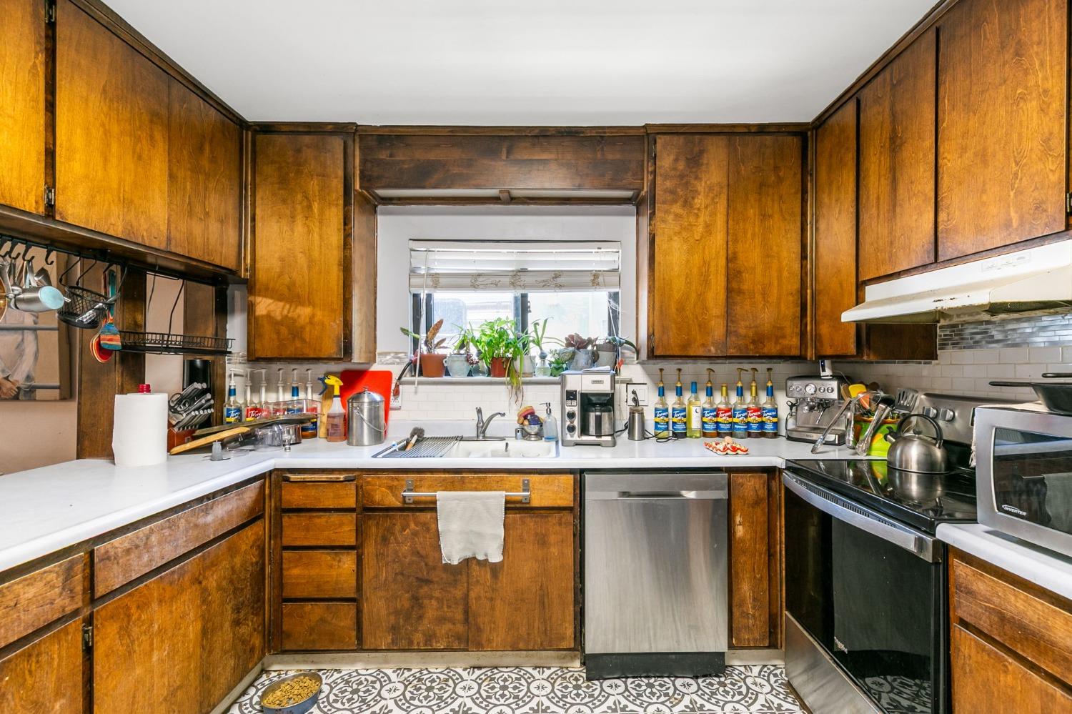 Detail Gallery Image 15 of 58 For 26 Oak Ave, Woodland,  CA 95695 - 4 Beds | 4 Baths
