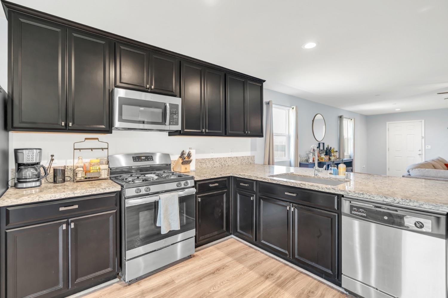 Detail Gallery Image 13 of 42 For 1096 Sierra Bluff St, Plumas Lake,  CA 95961 - 3 Beds | 2 Baths