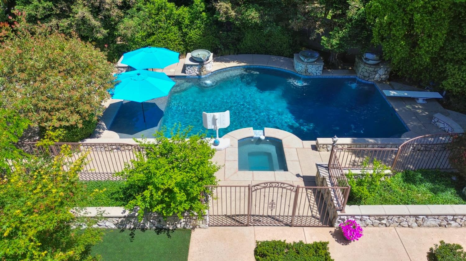Detail Gallery Image 47 of 81 For 5011 Jardin Ln, Carmichael,  CA 95608 - 4 Beds | 4 Baths