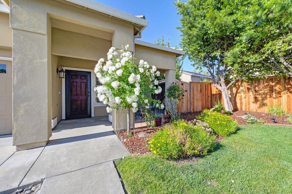 Detail Gallery Image 4 of 63 For 2725 Henri Ct, Davis,  CA 95618 - 5 Beds | 2/1 Baths