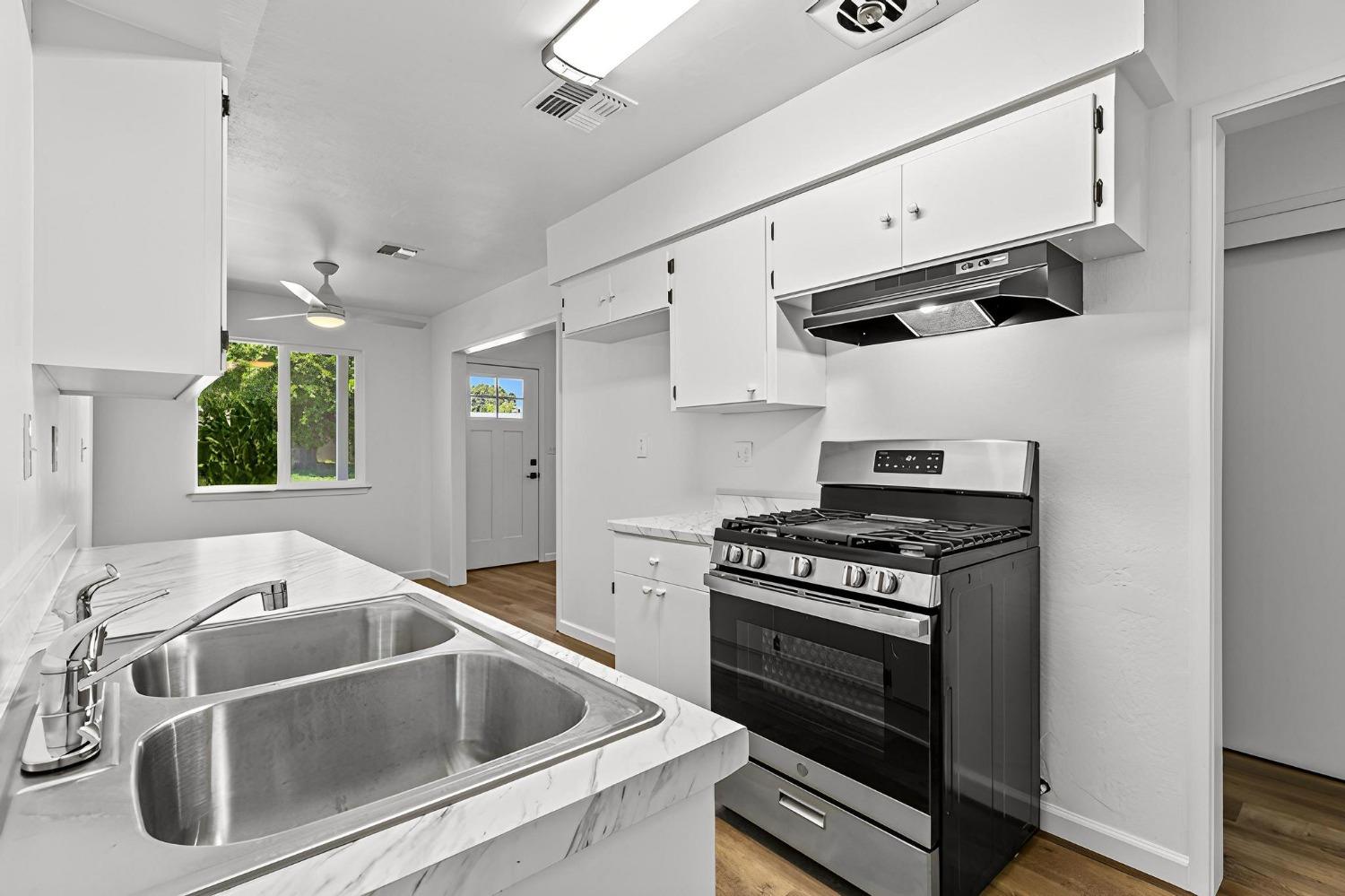 Detail Gallery Image 7 of 31 For 1340 Phillips Rd, Yuba City,  CA 95991 - 3 Beds | 2 Baths