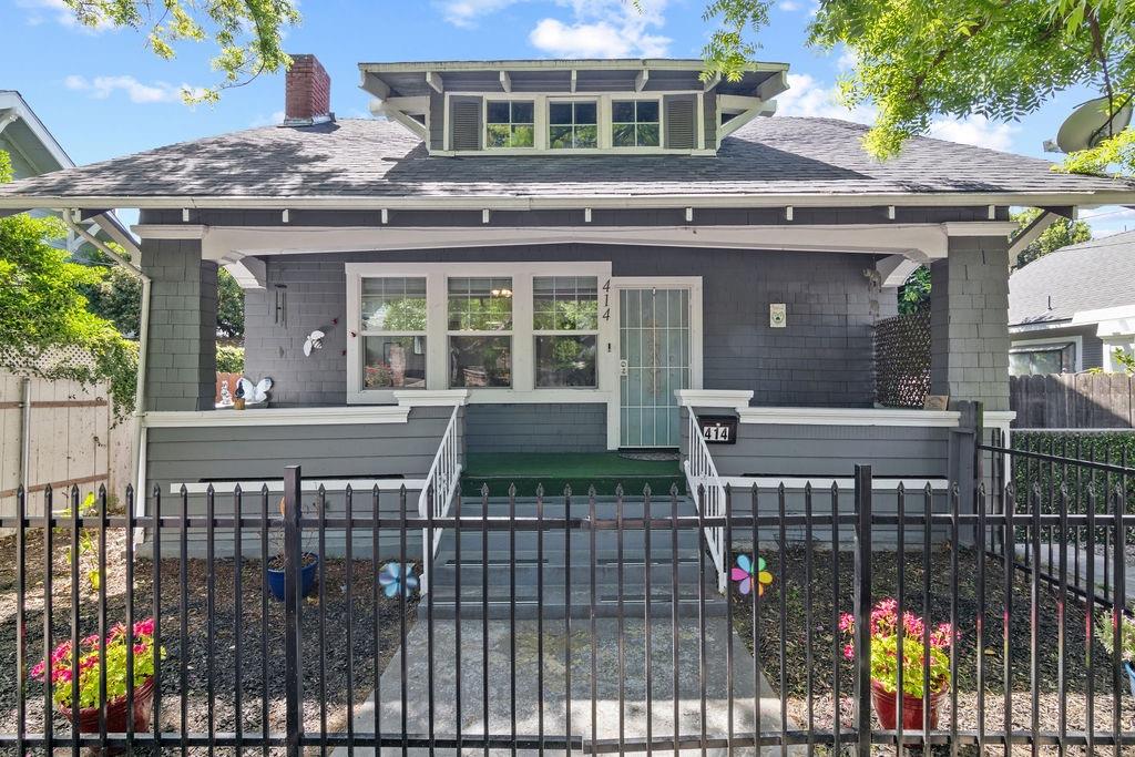 Detail Gallery Image 1 of 39 For 414 W Vine St, Stockton,  CA 95203 - 3 Beds | 2 Baths