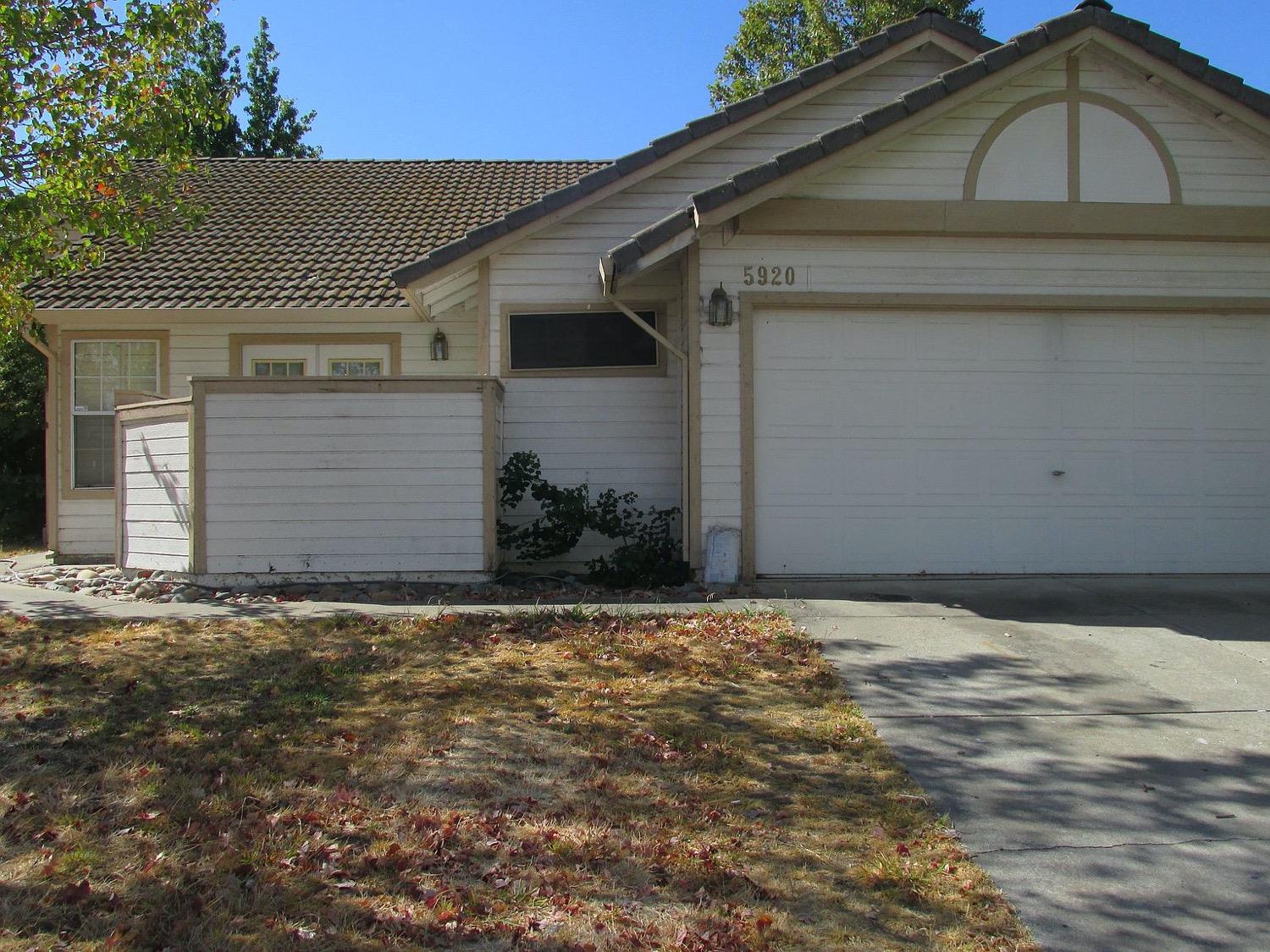 Detail Gallery Image 1 of 10 For 5920 Silver Shadow Cir, Sacramento,  CA 95823 - 3 Beds | 2 Baths