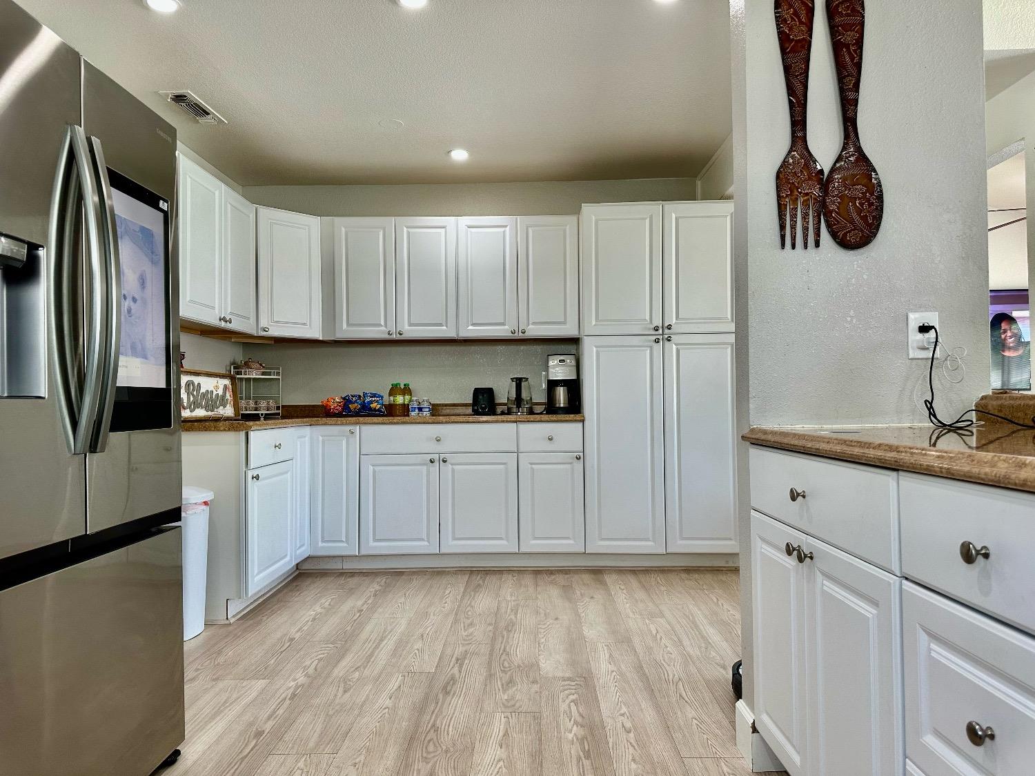 Detail Gallery Image 9 of 24 For 1833 Reisling Dr, Lodi,  CA 95240 - 4 Beds | 2 Baths