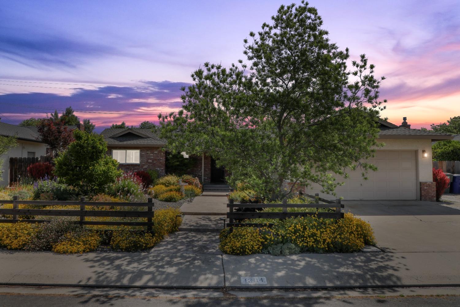 Detail Gallery Image 1 of 34 For 1304 Nelda Way, Modesto,  CA 95355 - 3 Beds | 2 Baths