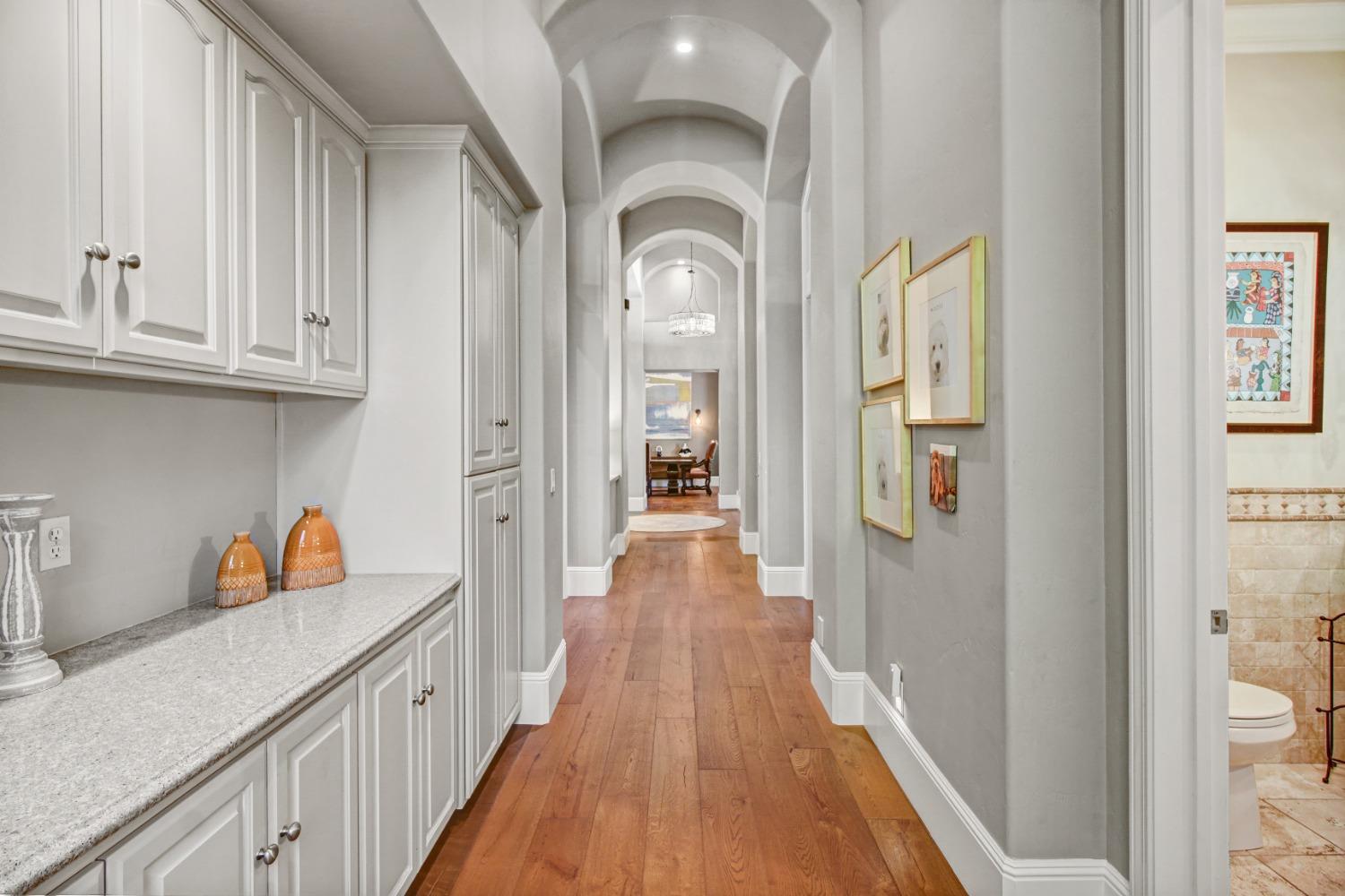 Detail Gallery Image 25 of 81 For 5011 Jardin Ln, Carmichael,  CA 95608 - 4 Beds | 4 Baths