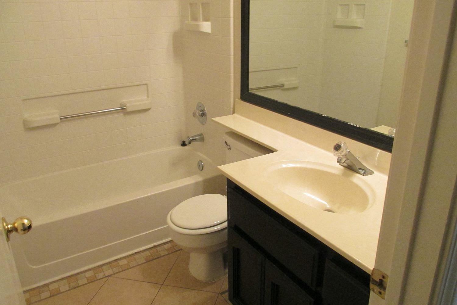 Detail Gallery Image 6 of 10 For 5920 Silver Shadow Cir, Sacramento,  CA 95823 - 3 Beds | 2 Baths