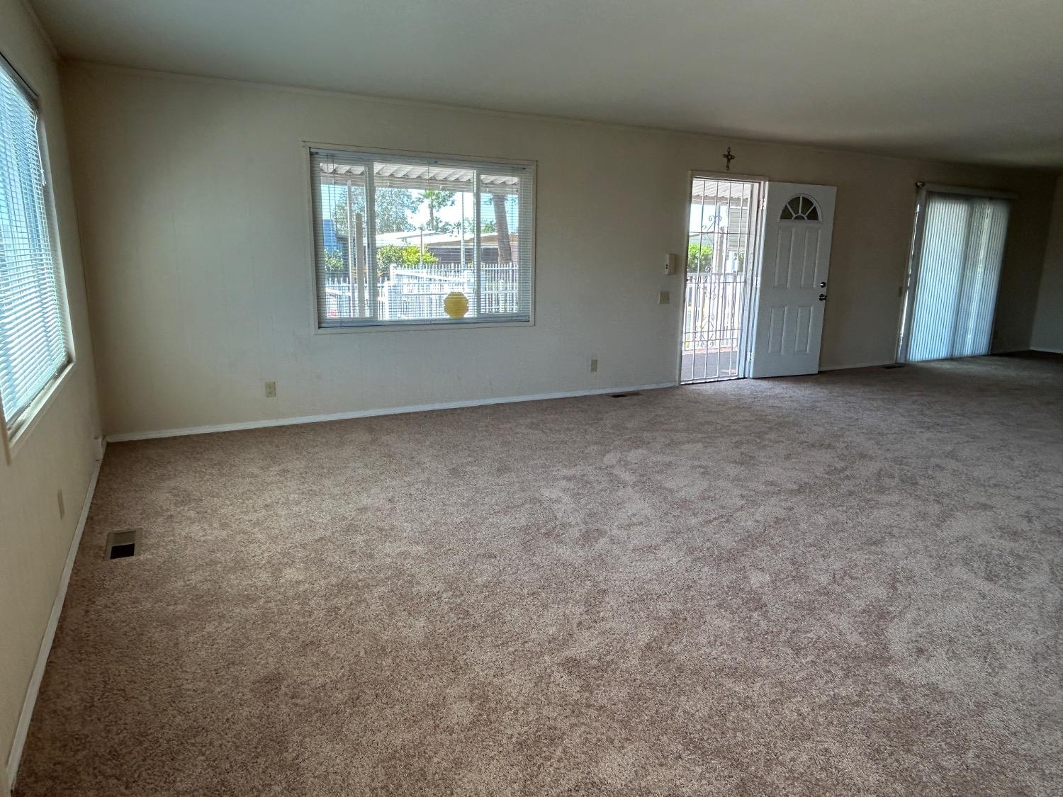 Detail Gallery Image 13 of 40 For 6616 Capital Dr 81, Sacramento,  CA 95828 - 2 Beds | 2 Baths