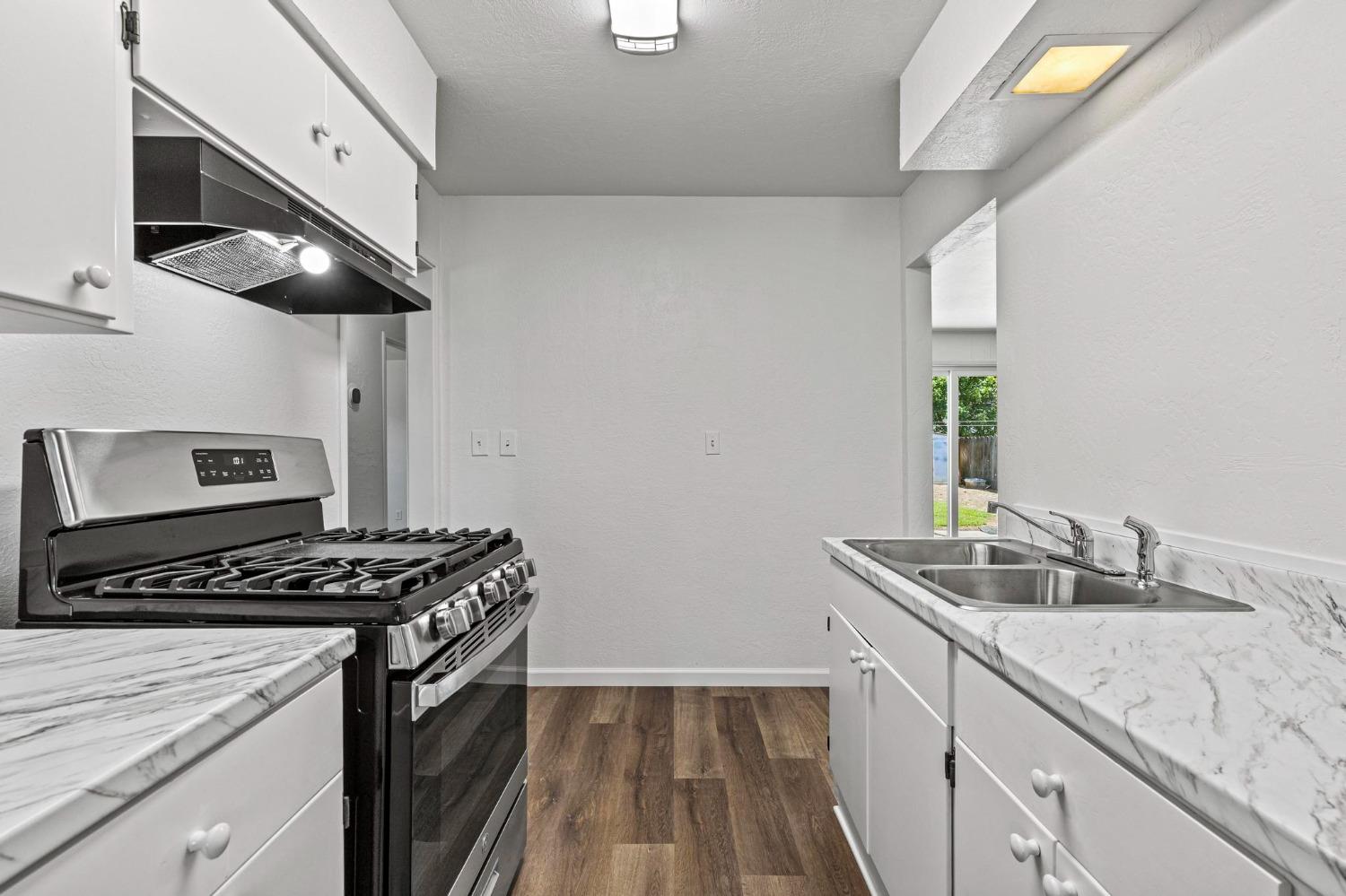 Detail Gallery Image 8 of 31 For 1340 Phillips Rd, Yuba City,  CA 95991 - 3 Beds | 2 Baths