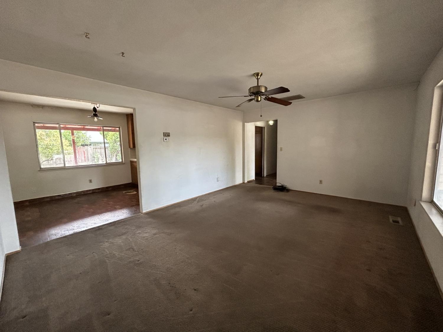 Detail Gallery Image 6 of 18 For 1008 Wellington Dr, Modesto,  CA 95350 - 4 Beds | 2/1 Baths