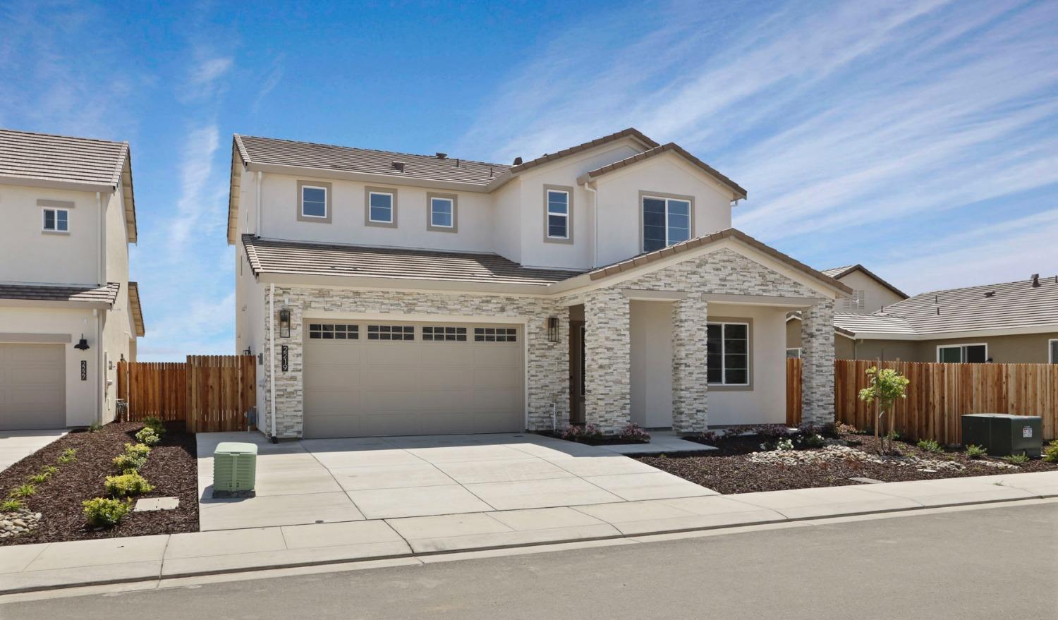 Paramount Lane, Manteca, California image 34