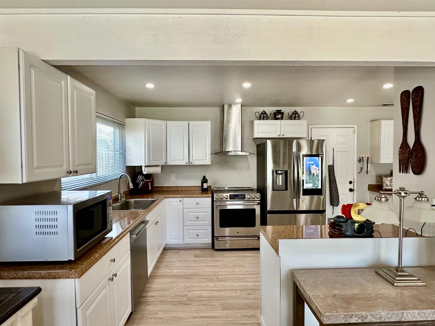 Detail Gallery Image 10 of 24 For 1833 Reisling Dr, Lodi,  CA 95240 - 4 Beds | 2 Baths