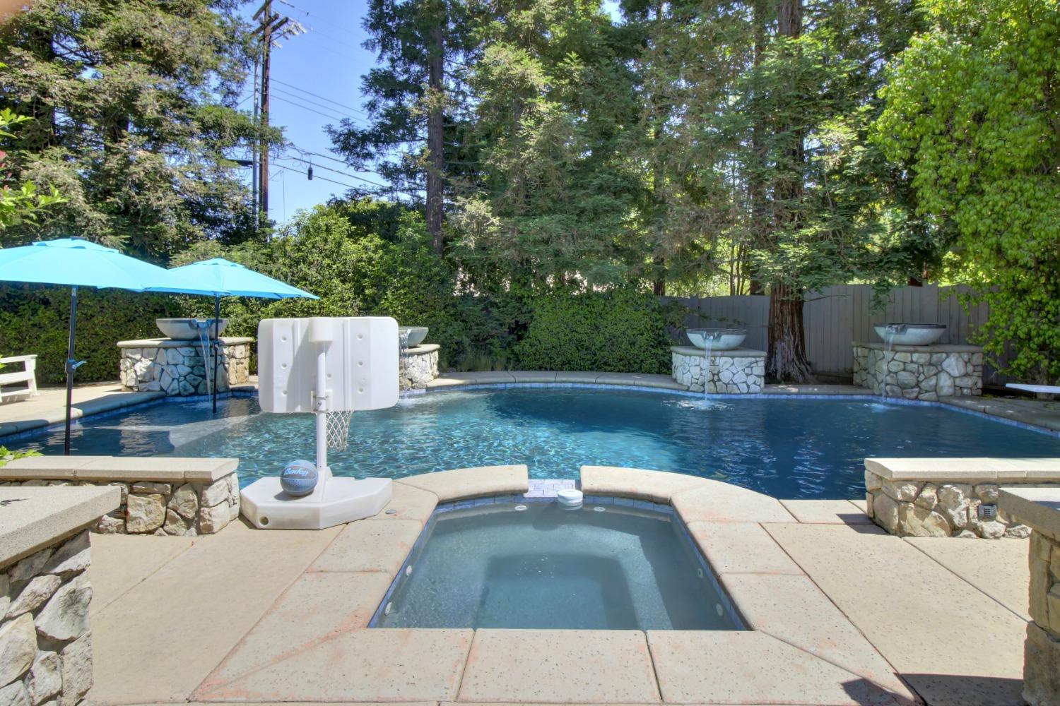 Detail Gallery Image 57 of 81 For 5011 Jardin Ln, Carmichael,  CA 95608 - 4 Beds | 4 Baths