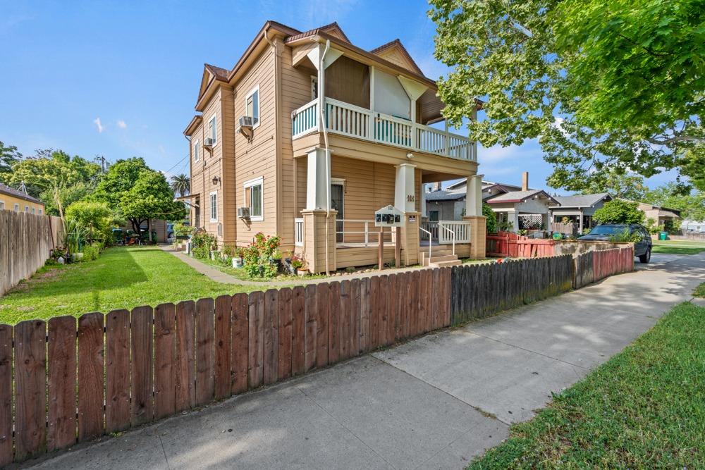 Detail Gallery Image 1 of 33 For 322 E Pine St, Lodi,  CA 95240 - – Beds | – Baths