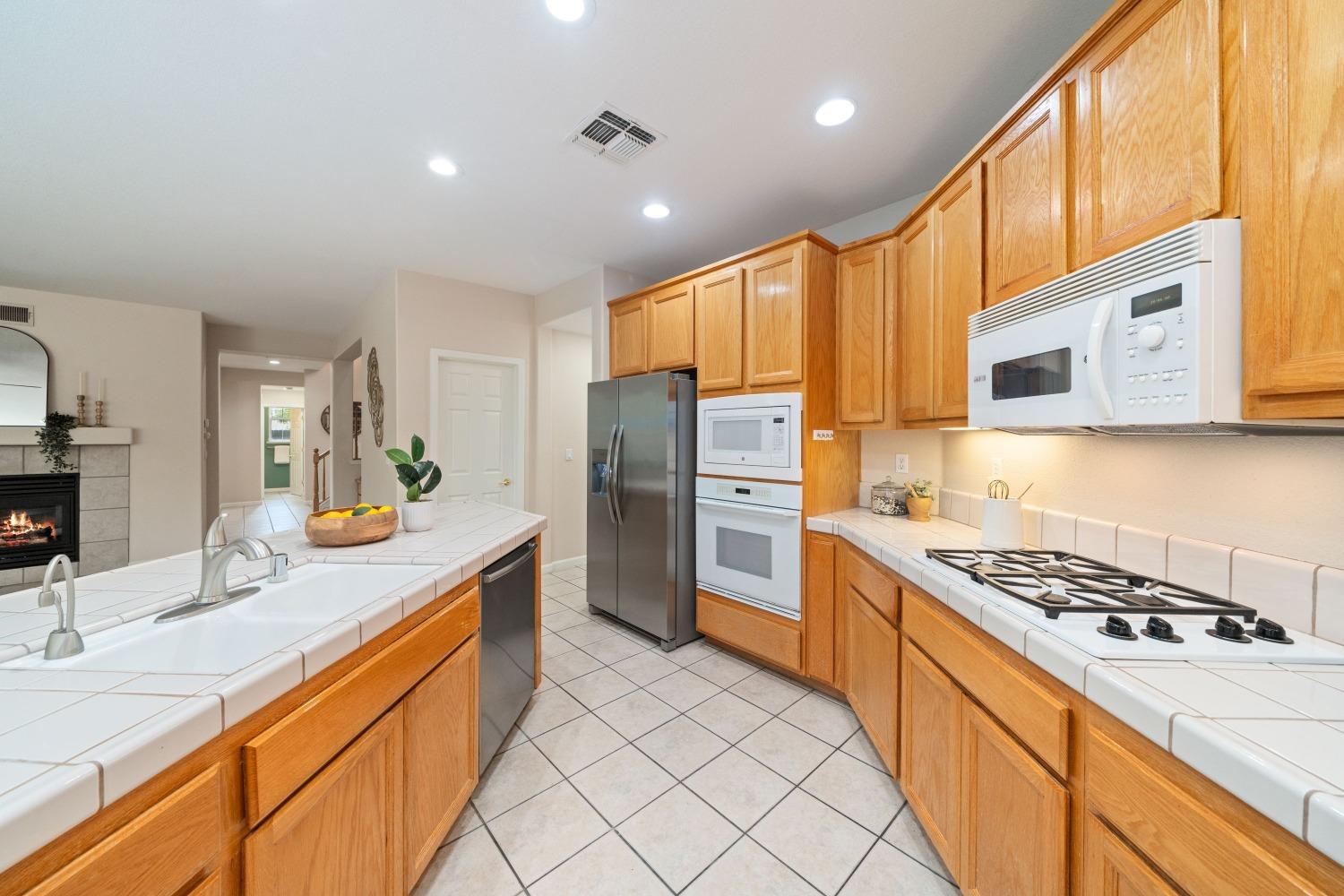 Detail Gallery Image 25 of 44 For 2475 Minden Ct, Sacramento,  CA 95835 - 4 Beds | 2/1 Baths