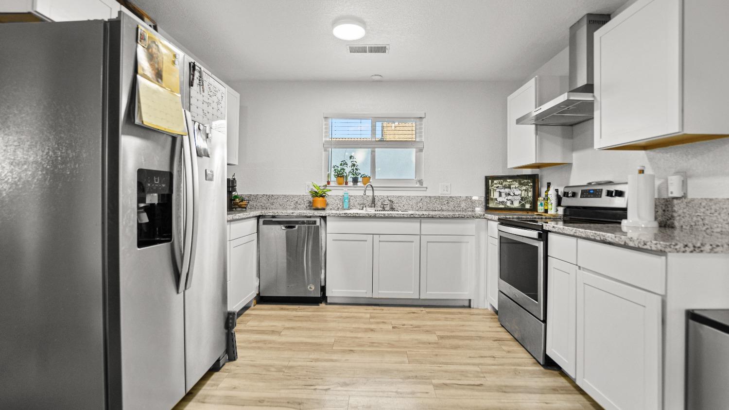 Detail Gallery Image 31 of 52 For 813 St Helena Pl, Modesto,  CA 95356 - 2 Beds | 2 Baths