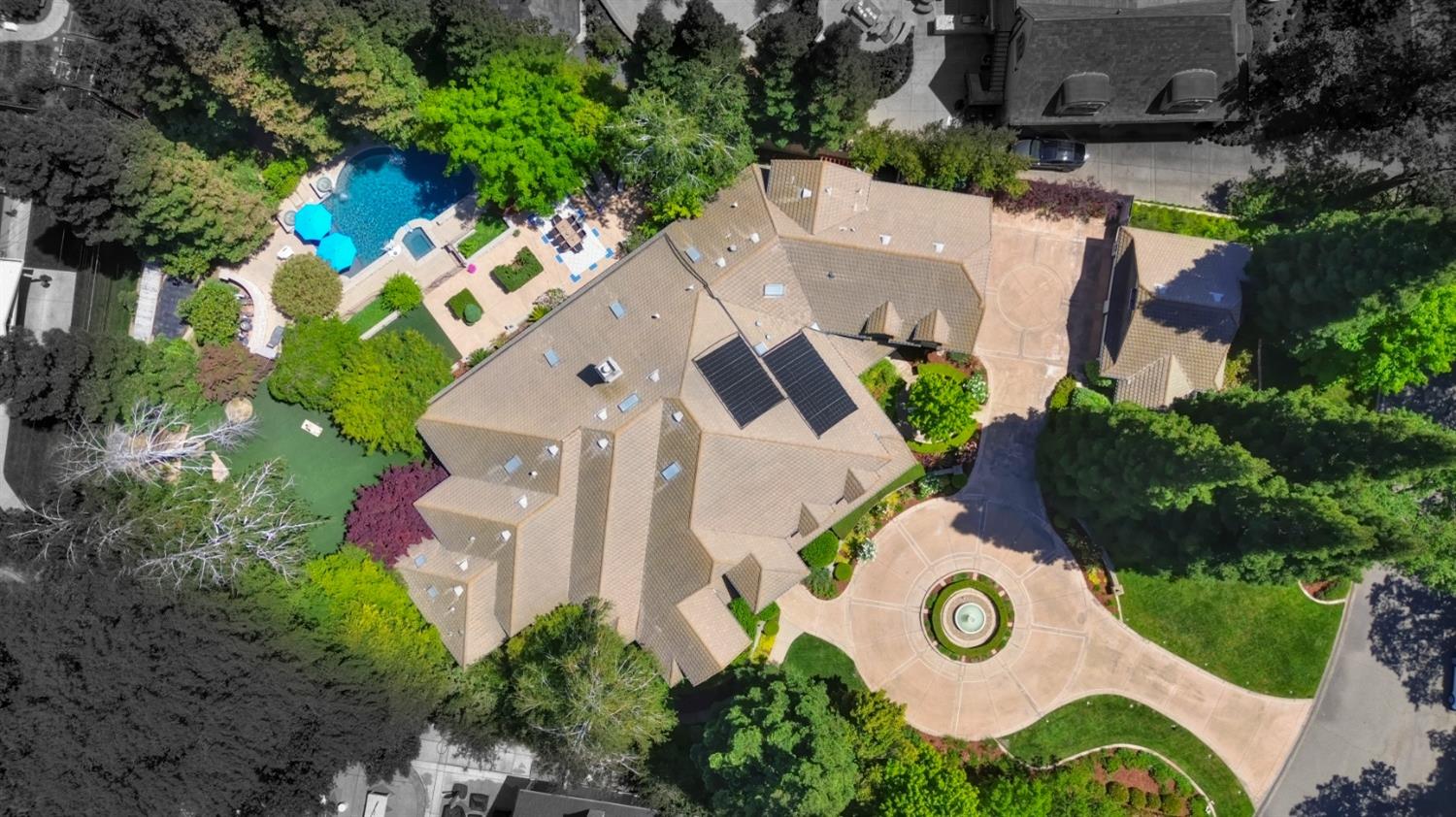 Detail Gallery Image 4 of 81 For 5011 Jardin Ln, Carmichael,  CA 95608 - 4 Beds | 4 Baths