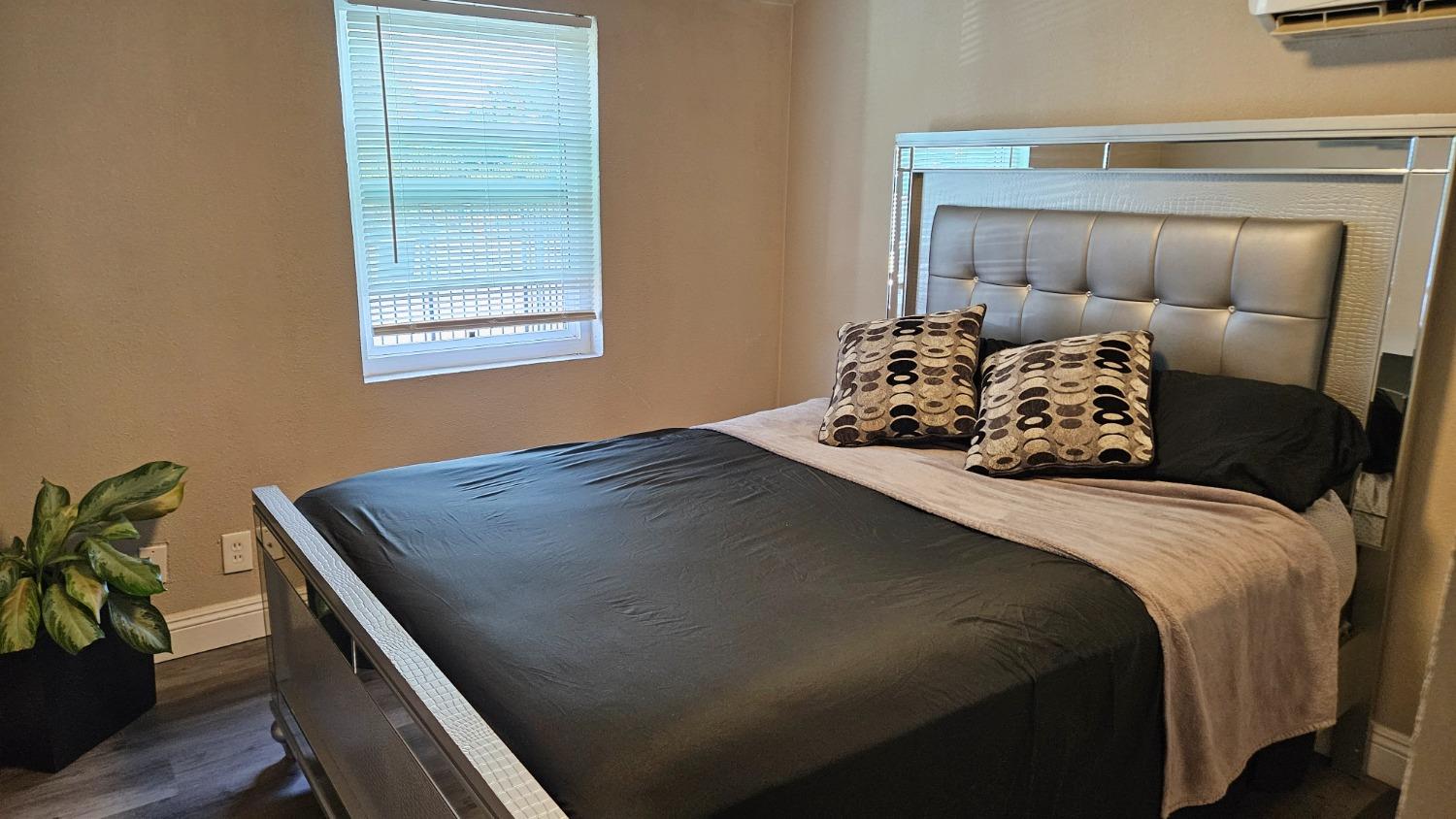 Detail Gallery Image 6 of 24 For 4725 Parker Ave, Sacramento,  CA 95820 - 2 Beds | 1 Baths