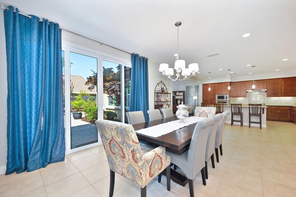 Detail Gallery Image 8 of 44 For 2425 Rockrose Cir, Roseville,  CA 95747 - 4 Beds | 3 Baths