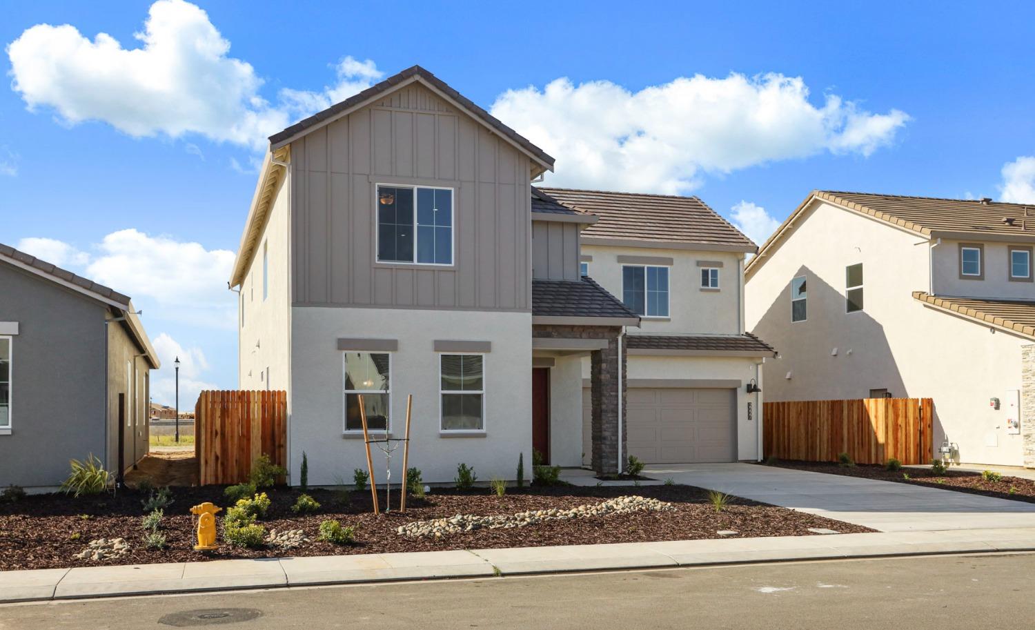 Paramount Lane, Manteca, California image 2