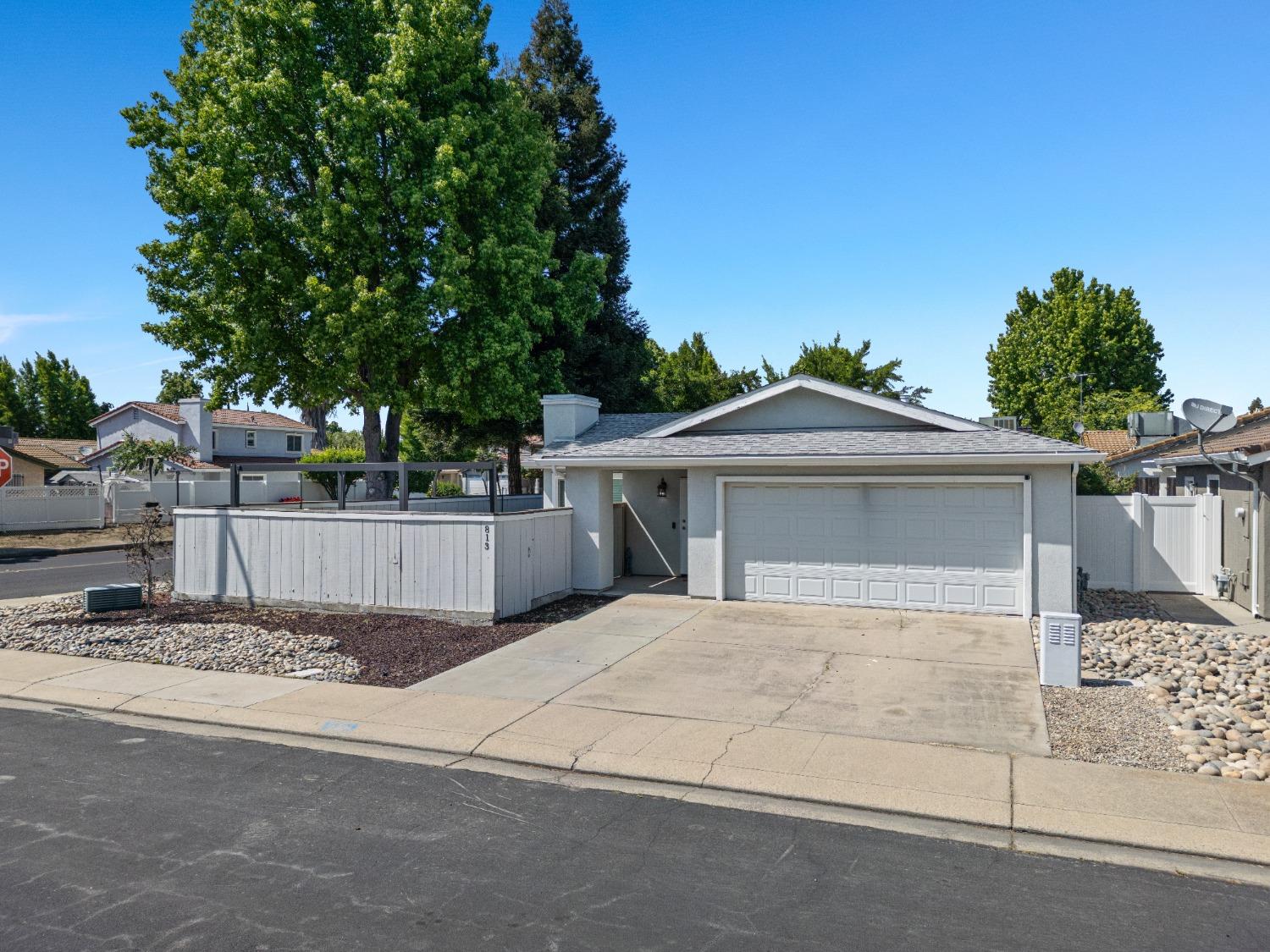 Detail Gallery Image 1 of 52 For 813 St Helena Pl, Modesto,  CA 95356 - 2 Beds | 2 Baths