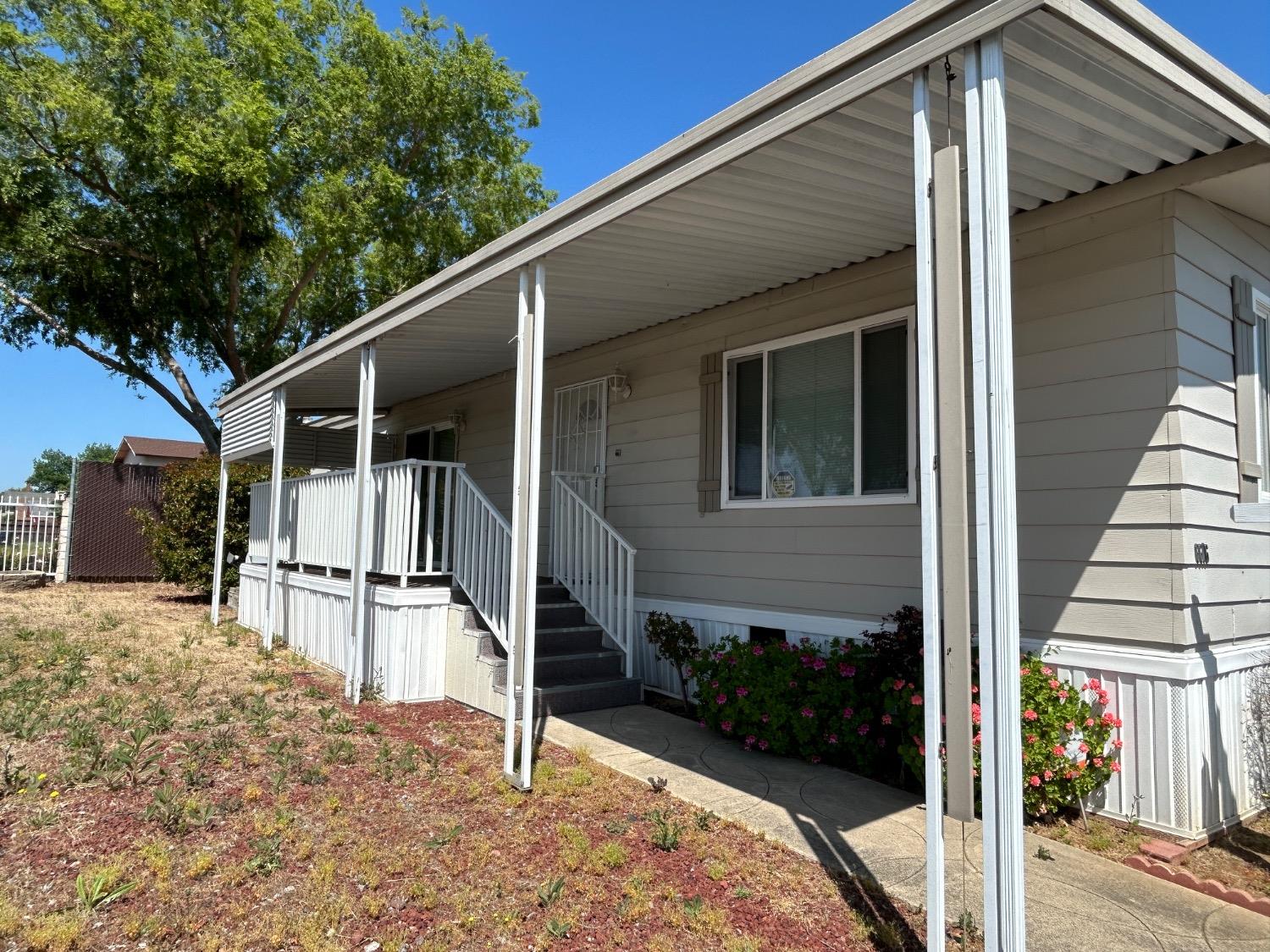 Detail Gallery Image 5 of 40 For 6616 Capital Dr 81, Sacramento,  CA 95828 - 2 Beds | 2 Baths
