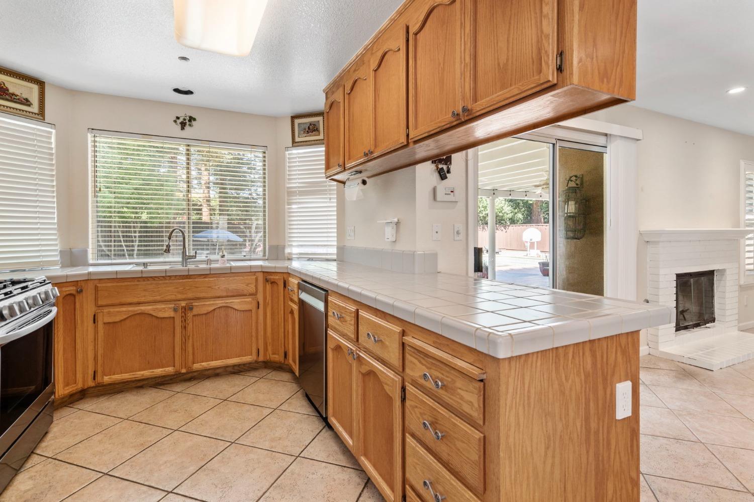 Detail Gallery Image 18 of 45 For 775 Vivian Dr, Livermore,  CA 94550 - 4 Beds | 3 Baths