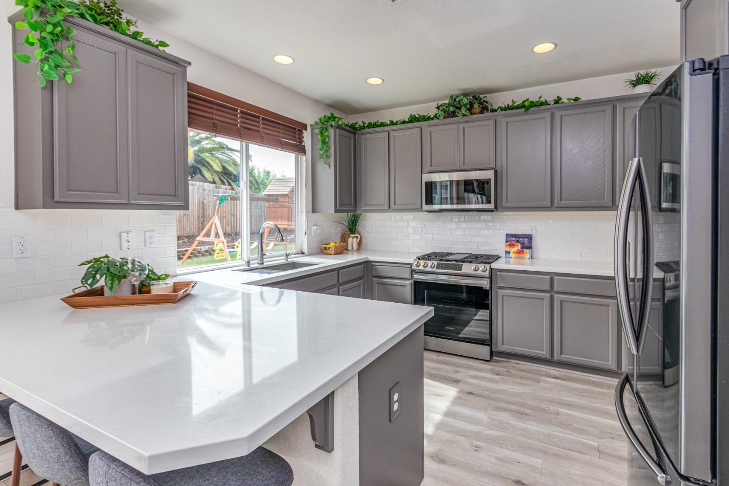 Detail Gallery Image 8 of 33 For 9090 Piazza Ct, Elk Grove,  CA 95624 - 4 Beds | 2/1 Baths
