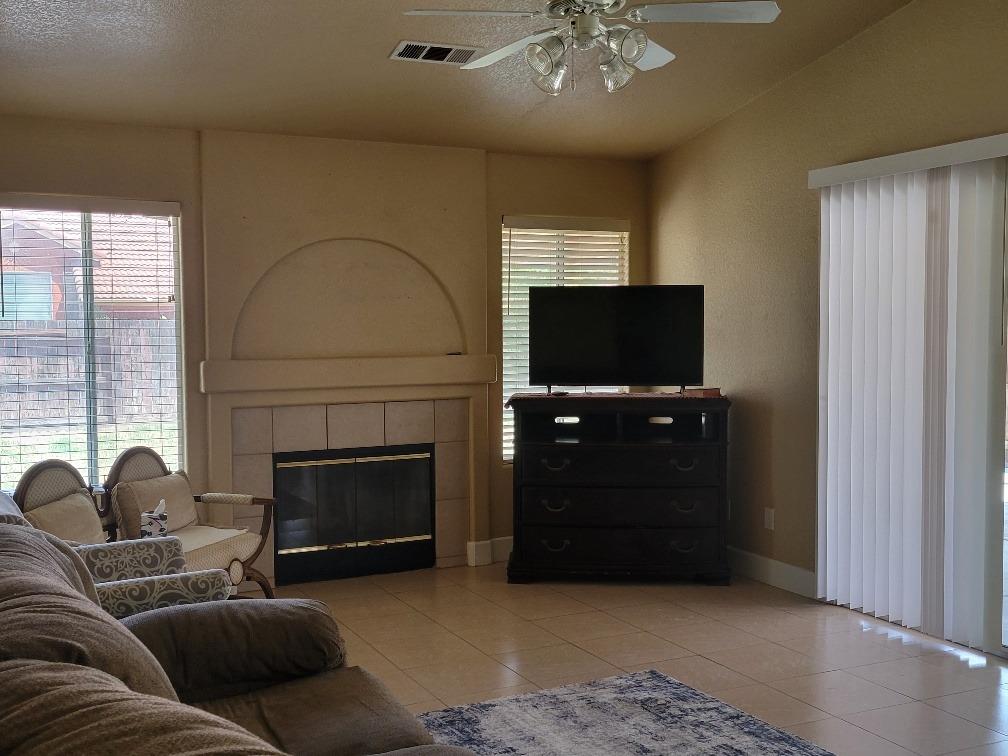Detail Gallery Image 7 of 31 For 628 Vintner St, Los Banos,  CA 93635 - 3 Beds | 2 Baths