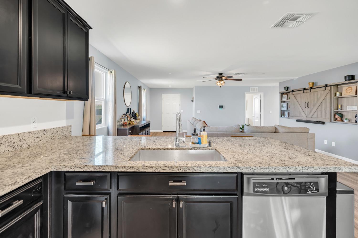 Detail Gallery Image 15 of 42 For 1096 Sierra Bluff St, Plumas Lake,  CA 95961 - 3 Beds | 2 Baths