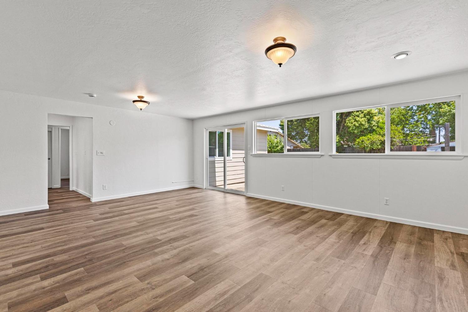 Detail Gallery Image 11 of 31 For 1340 Phillips Rd, Yuba City,  CA 95991 - 3 Beds | 2 Baths