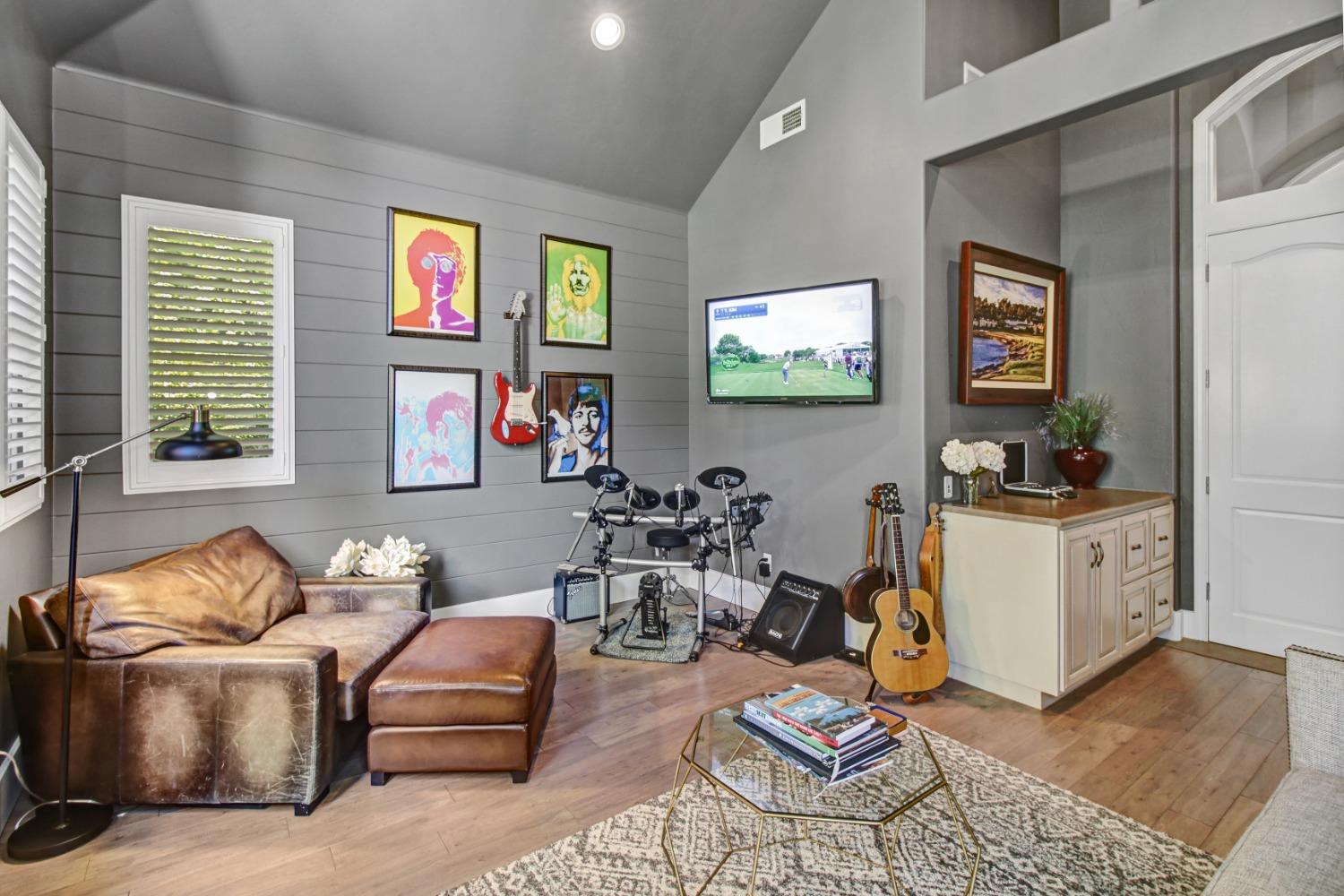 Detail Gallery Image 27 of 81 For 5011 Jardin Ln, Carmichael,  CA 95608 - 4 Beds | 4 Baths
