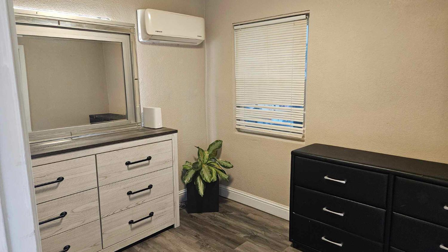 Detail Gallery Image 7 of 24 For 4725 Parker Ave, Sacramento,  CA 95820 - 2 Beds | 1 Baths