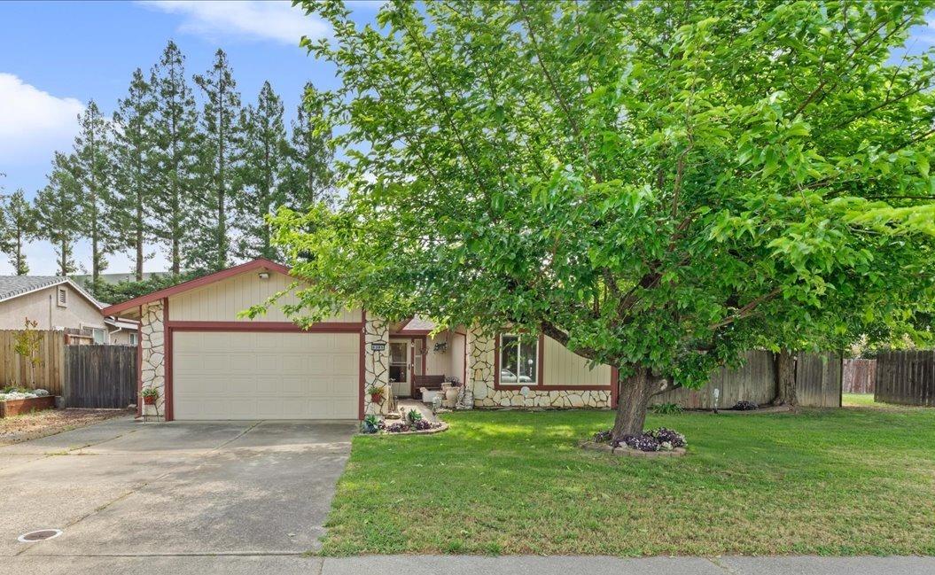Detail Gallery Image 1 of 38 For 6385 Arcadia Ave, Loomis,  CA 95650 - 3 Beds | 2 Baths