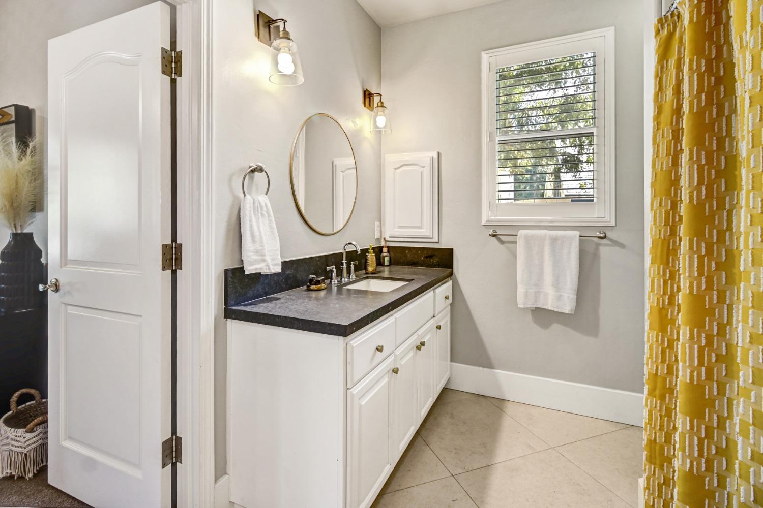 Detail Gallery Image 39 of 81 For 5011 Jardin Ln, Carmichael,  CA 95608 - 4 Beds | 4 Baths