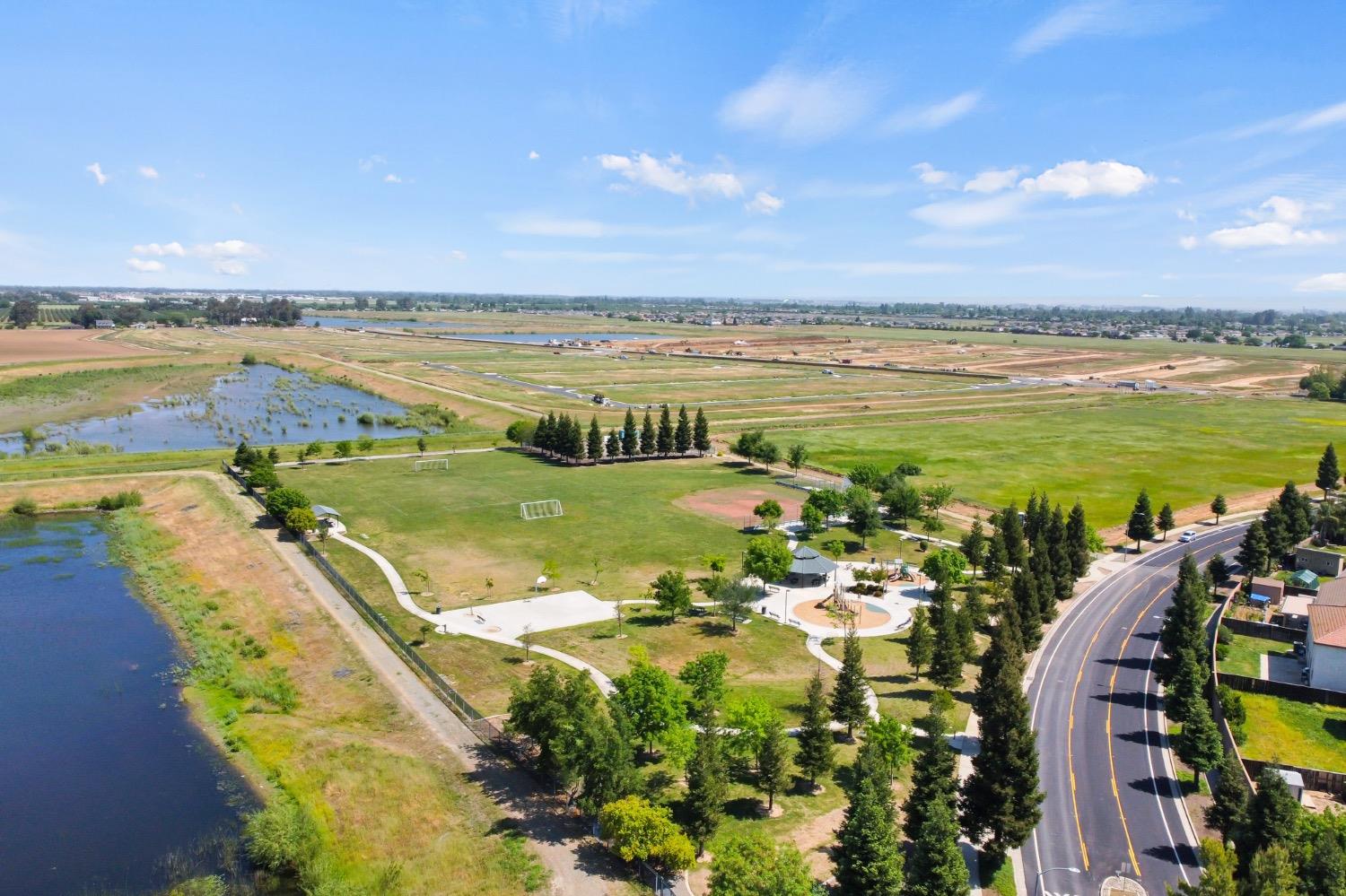 Detail Gallery Image 41 of 42 For 1096 Sierra Bluff St, Plumas Lake,  CA 95961 - 3 Beds | 2 Baths