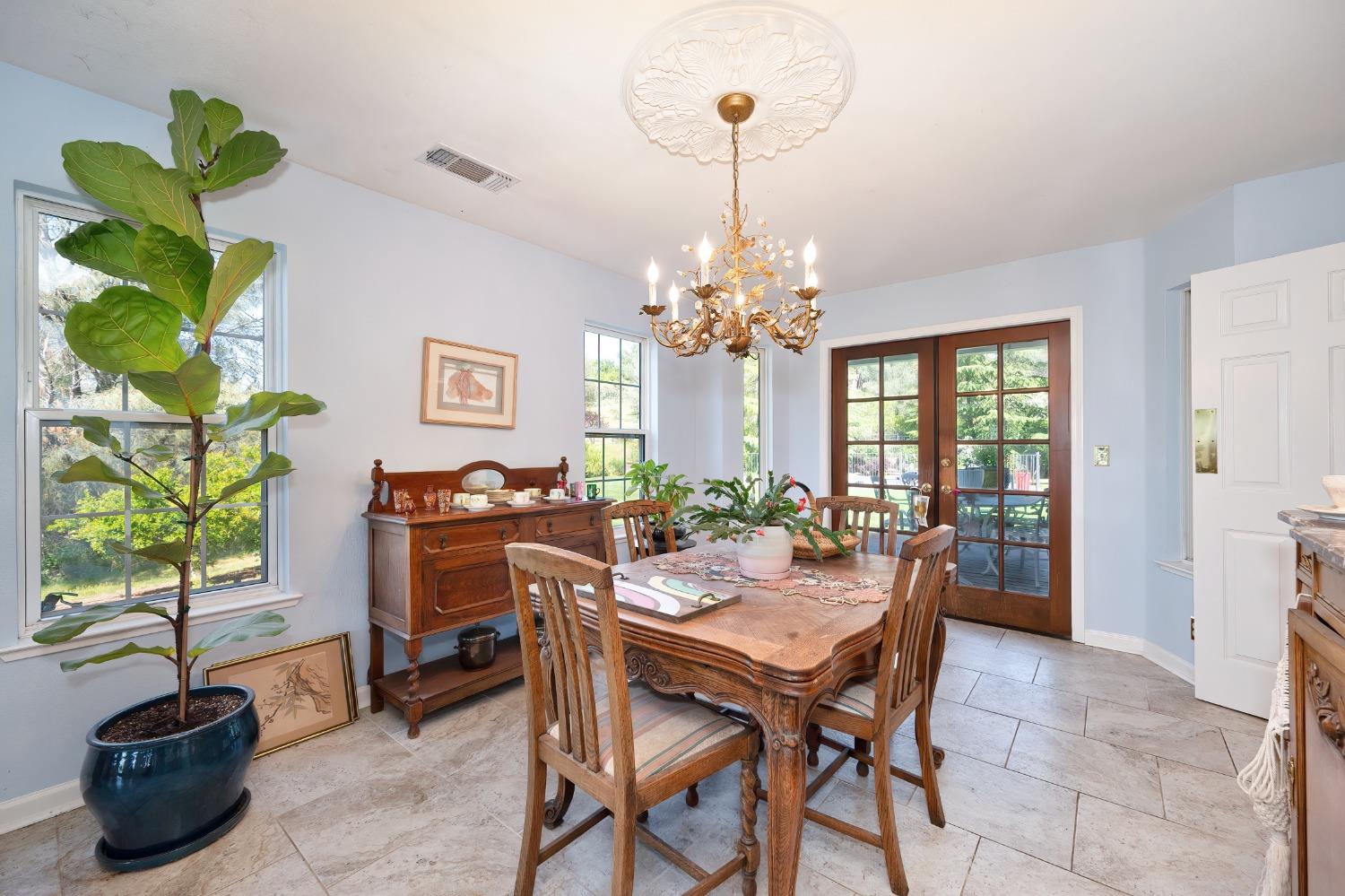 Detail Gallery Image 11 of 81 For 2601 Roundhill Cir, Placerville,  CA 95667 - 4 Beds | 3 Baths