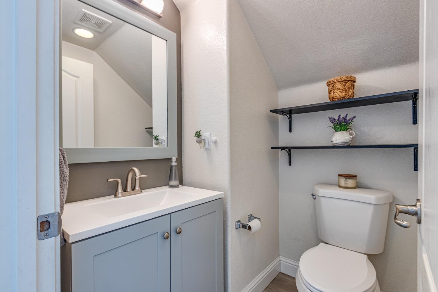 Detail Gallery Image 18 of 33 For 9090 Piazza Ct, Elk Grove,  CA 95624 - 4 Beds | 2/1 Baths