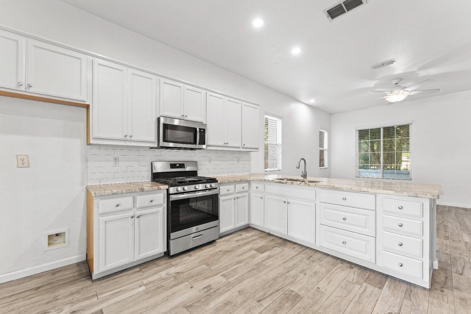 Detail Gallery Image 14 of 32 For 6222 Virk Ln, Citrus Heights,  CA 95621 - 2 Beds | 2 Baths