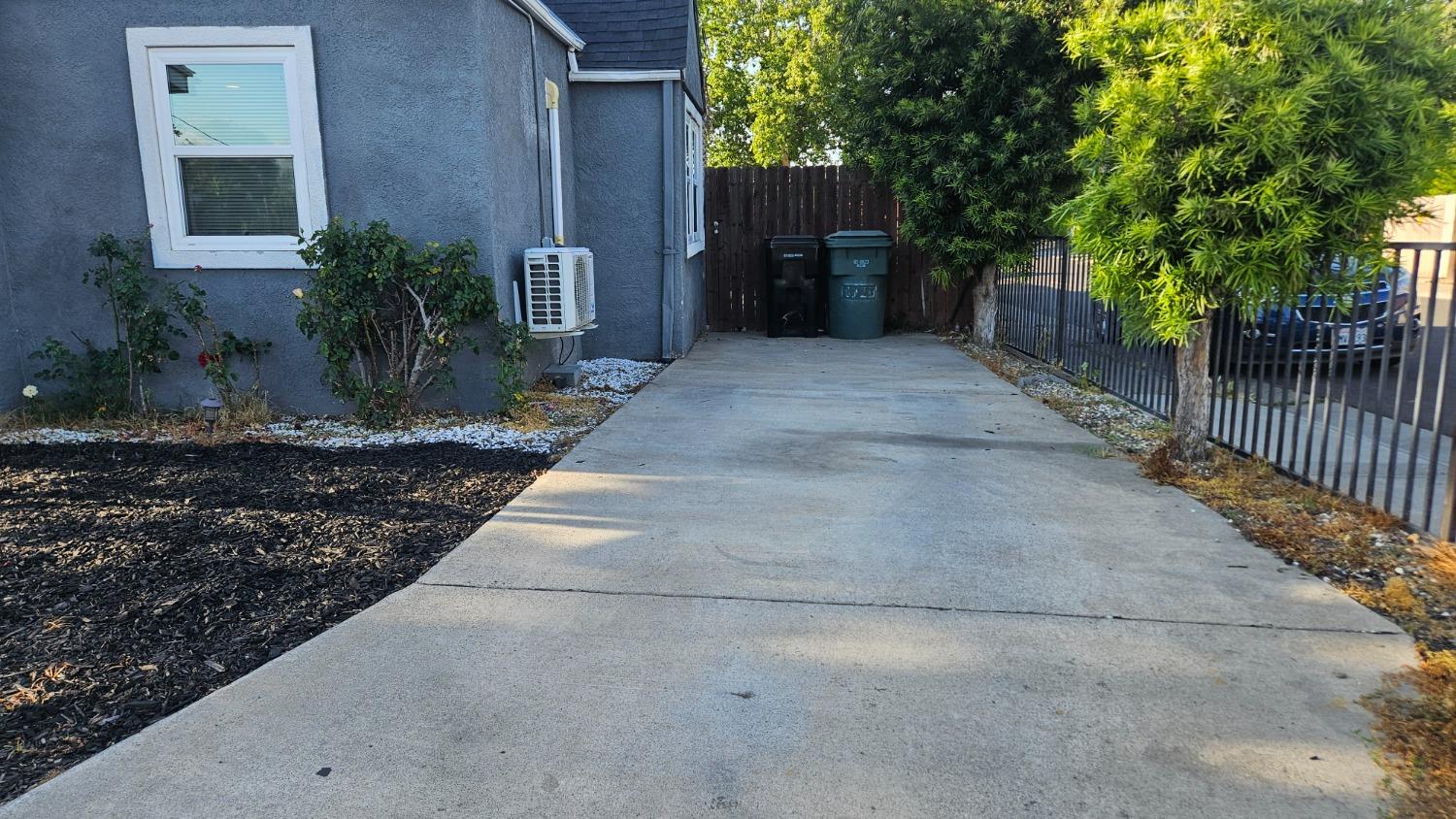 Detail Gallery Image 11 of 24 For 4725 Parker Ave, Sacramento,  CA 95820 - 2 Beds | 1 Baths