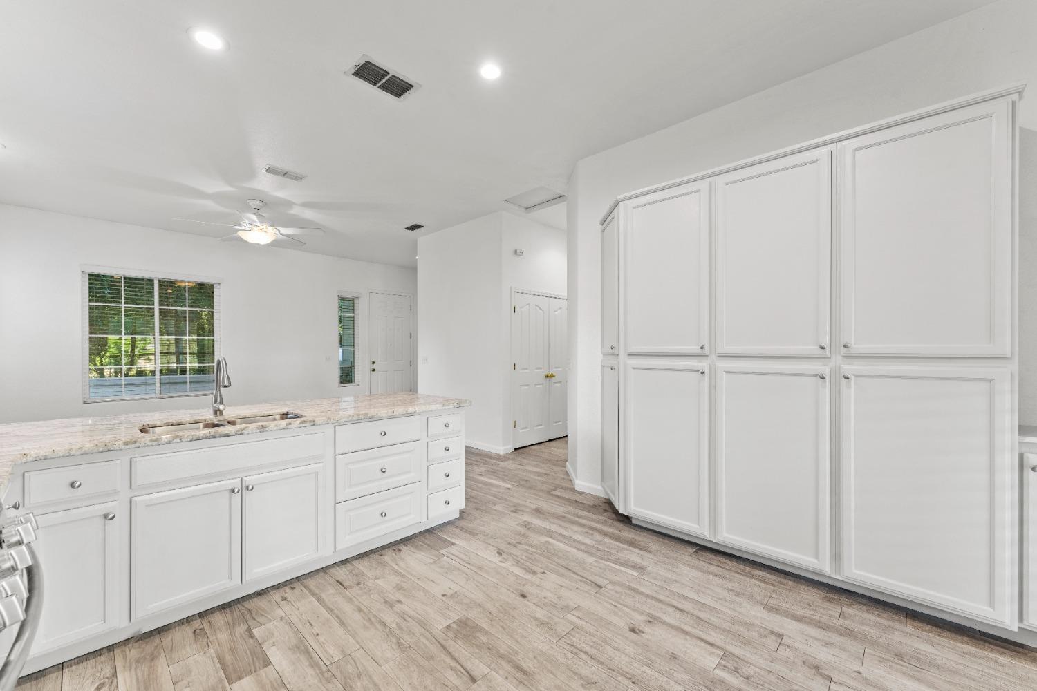 Detail Gallery Image 13 of 32 For 6222 Virk Ln, Citrus Heights,  CA 95621 - 2 Beds | 2 Baths