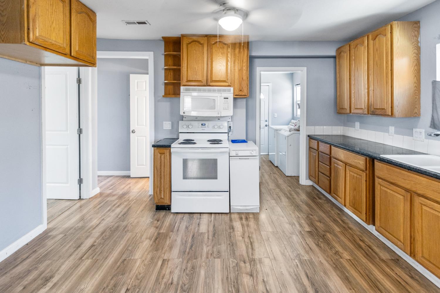 Detail Gallery Image 9 of 41 For 2931 Elm Ave, Merced,  CA 95348 - 3 Beds | 3 Baths