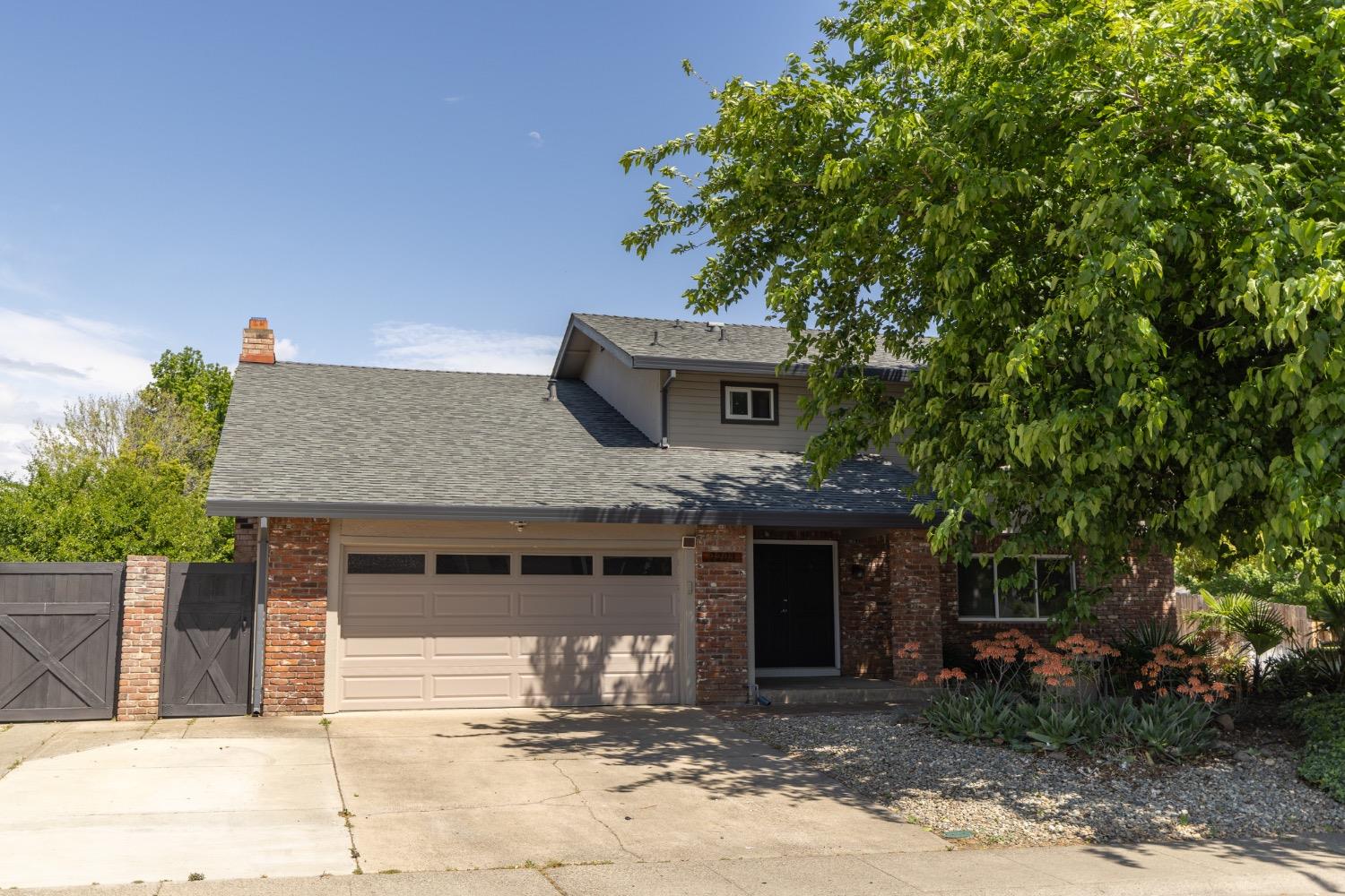 Detail Gallery Image 1 of 19 For 2200 El Cejo Cir, Rancho Cordova,  CA 95670 - 5 Beds | 2/1 Baths